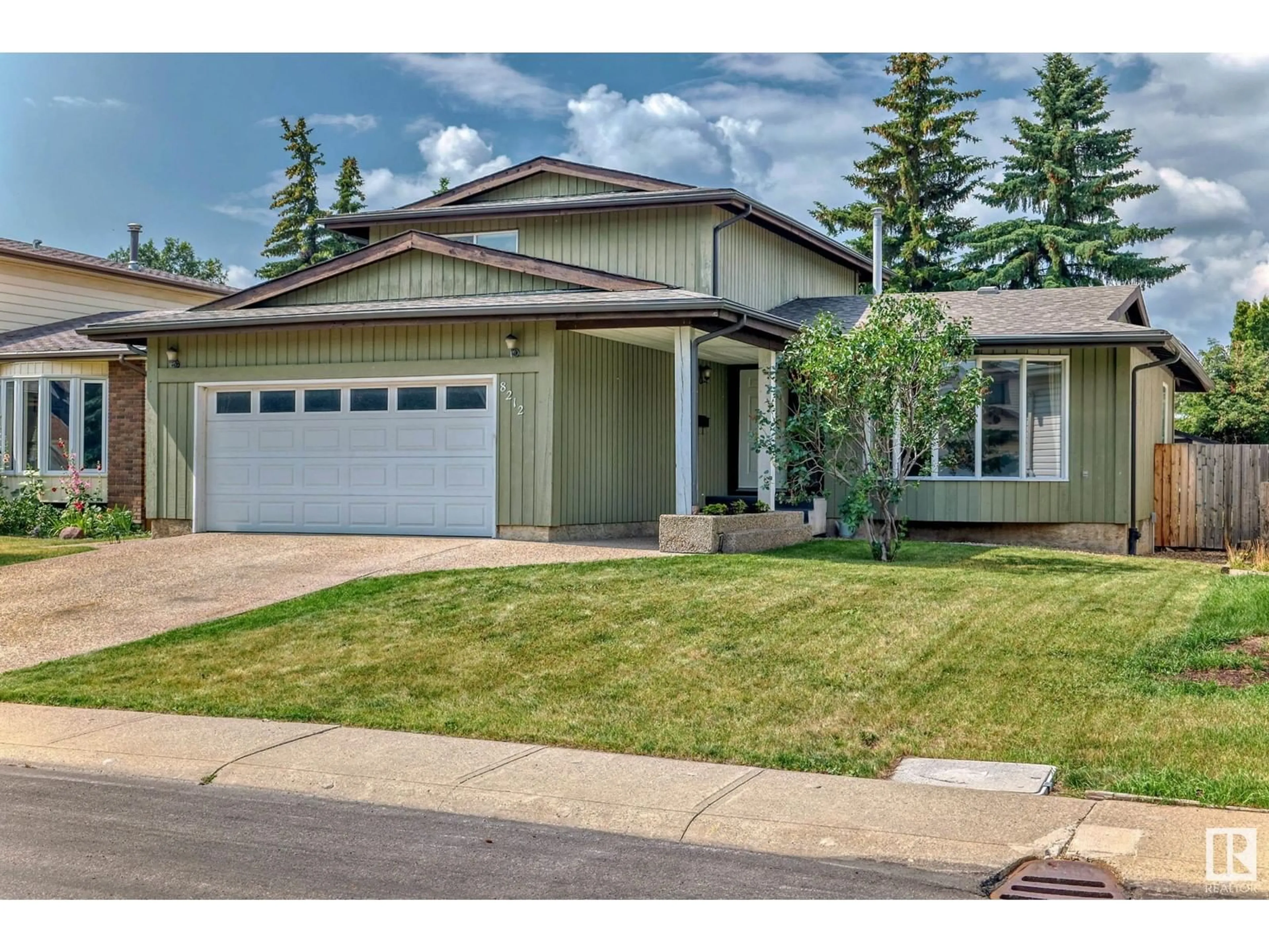 Frontside or backside of a home for 8212 184 ST NW, Edmonton Alberta T5T1G8