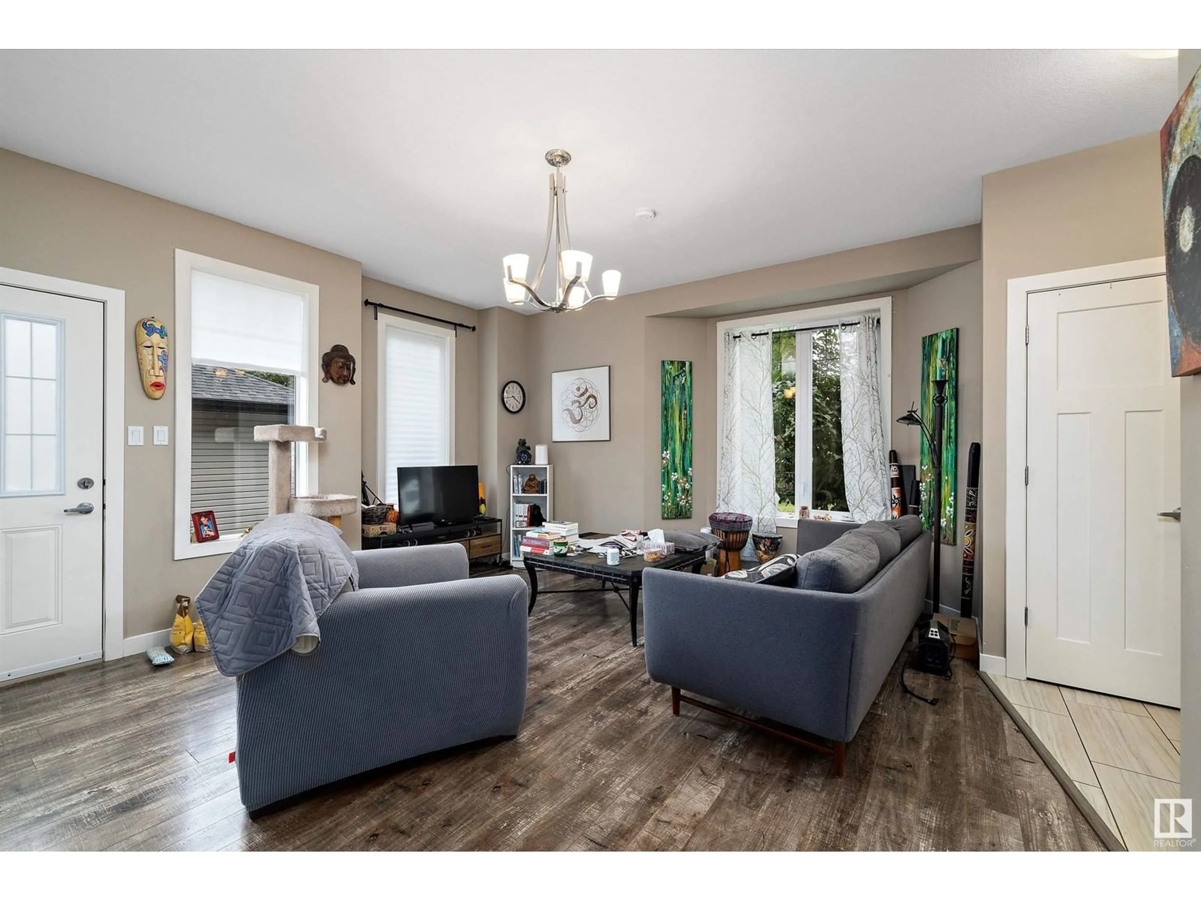 Living room, wood floors for 1 5910 121 AV NW, Edmonton Alberta T5W3E3