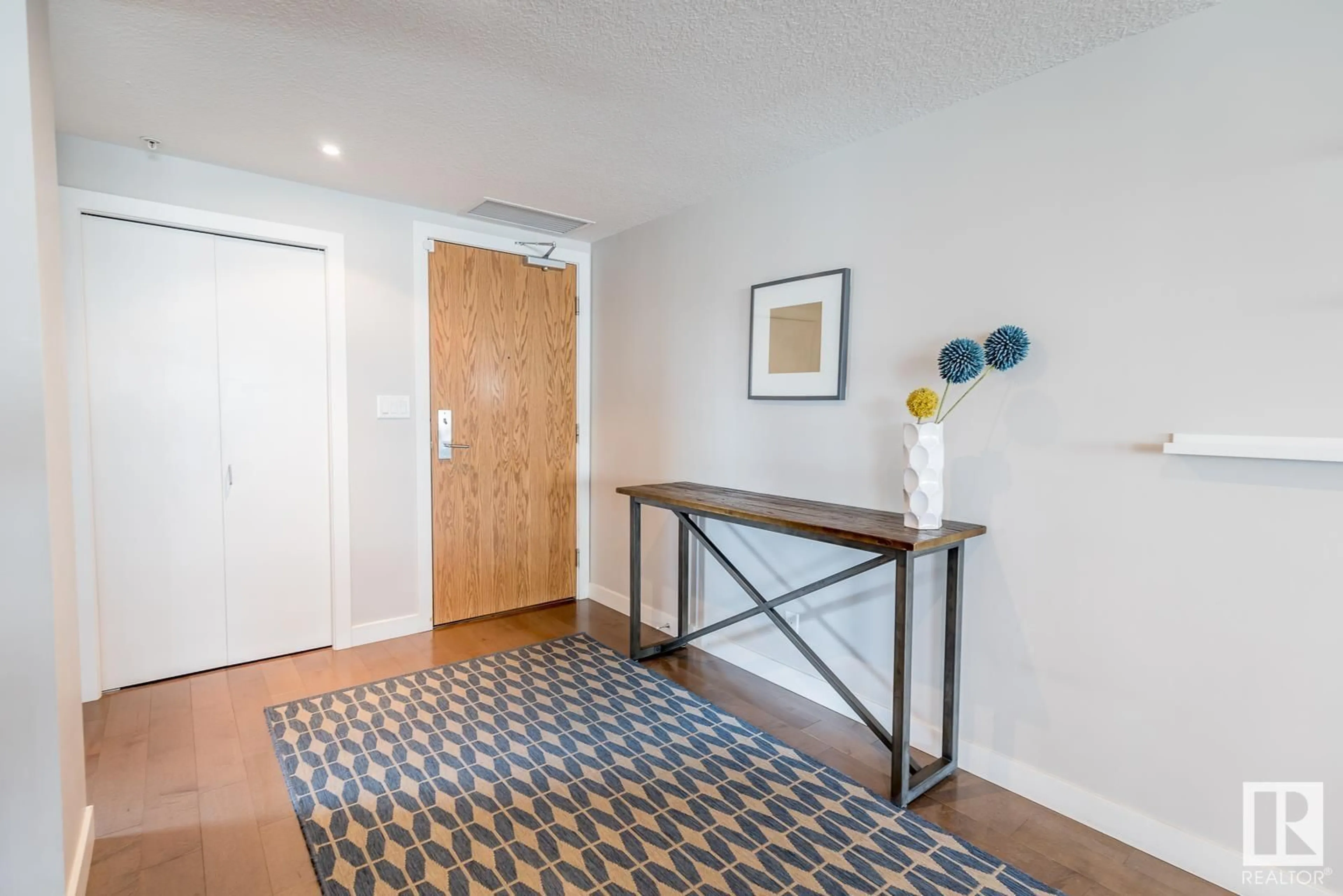 Indoor entryway for #1001 10055 118 ST NW, Edmonton Alberta T5K0C1