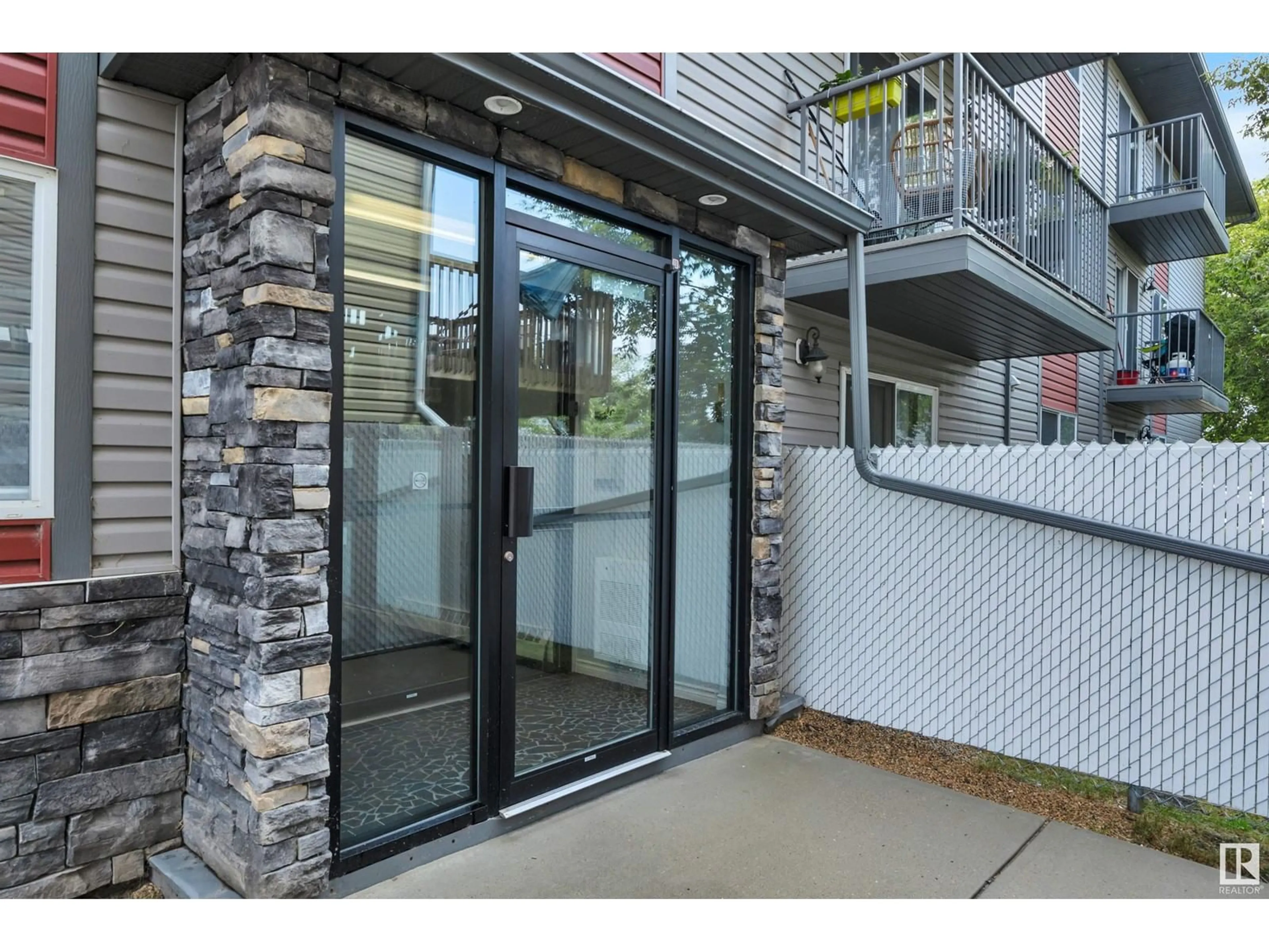 Indoor foyer for #1 4616 47 ST, Leduc Alberta T6L6A3