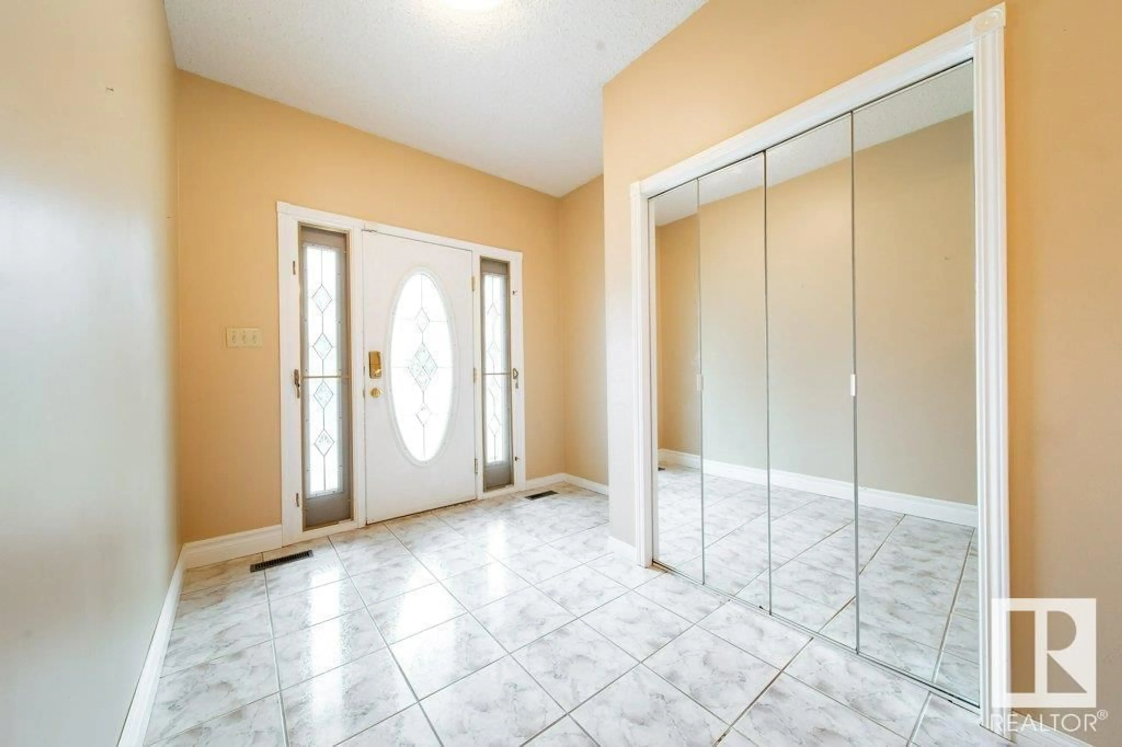 Indoor foyer, not visible floor for 14004 47 AV NW, Edmonton Alberta T6H0B6