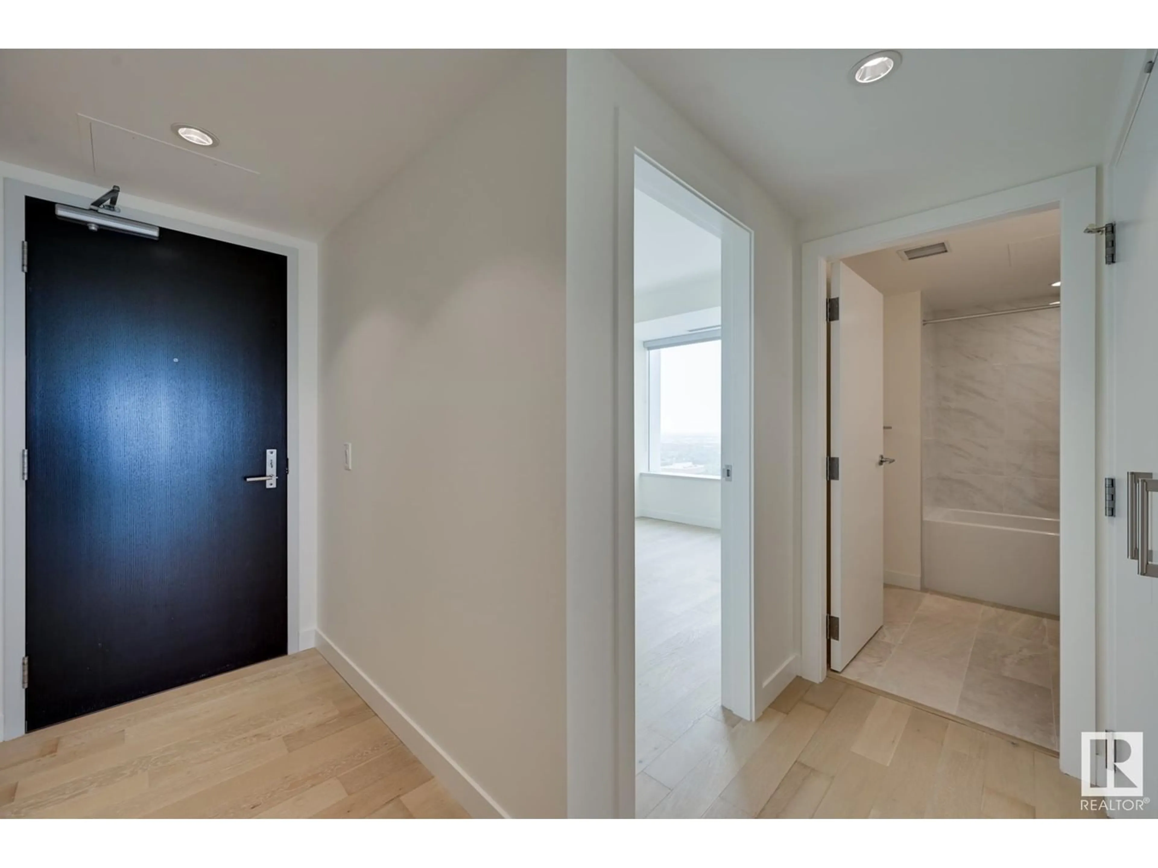 Indoor entryway for #4708 10310 102 ST NW, Edmonton Alberta T5J4X1