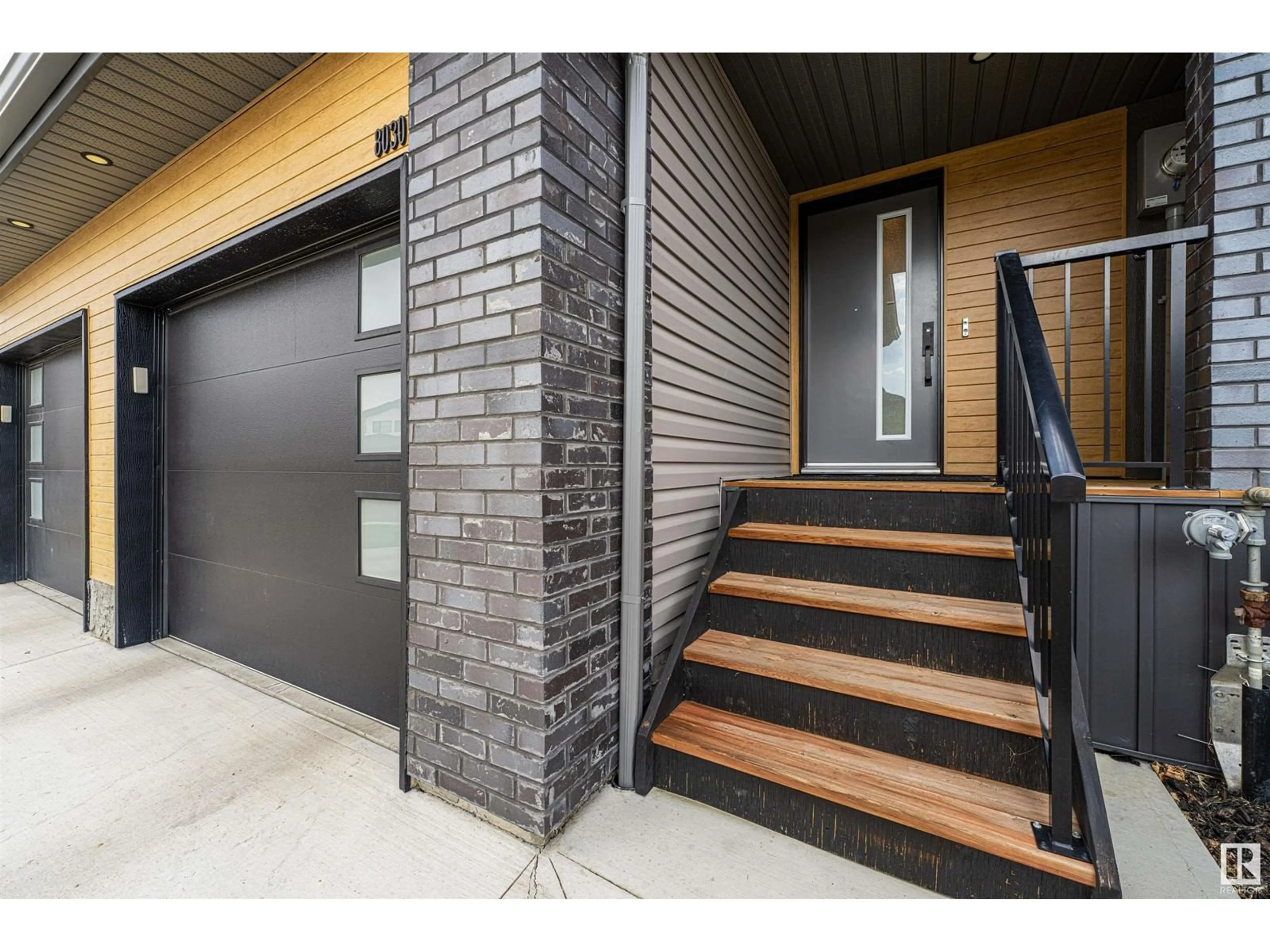 Indoor entryway for 8030 174A AV NW, Edmonton Alberta T5Z0R7