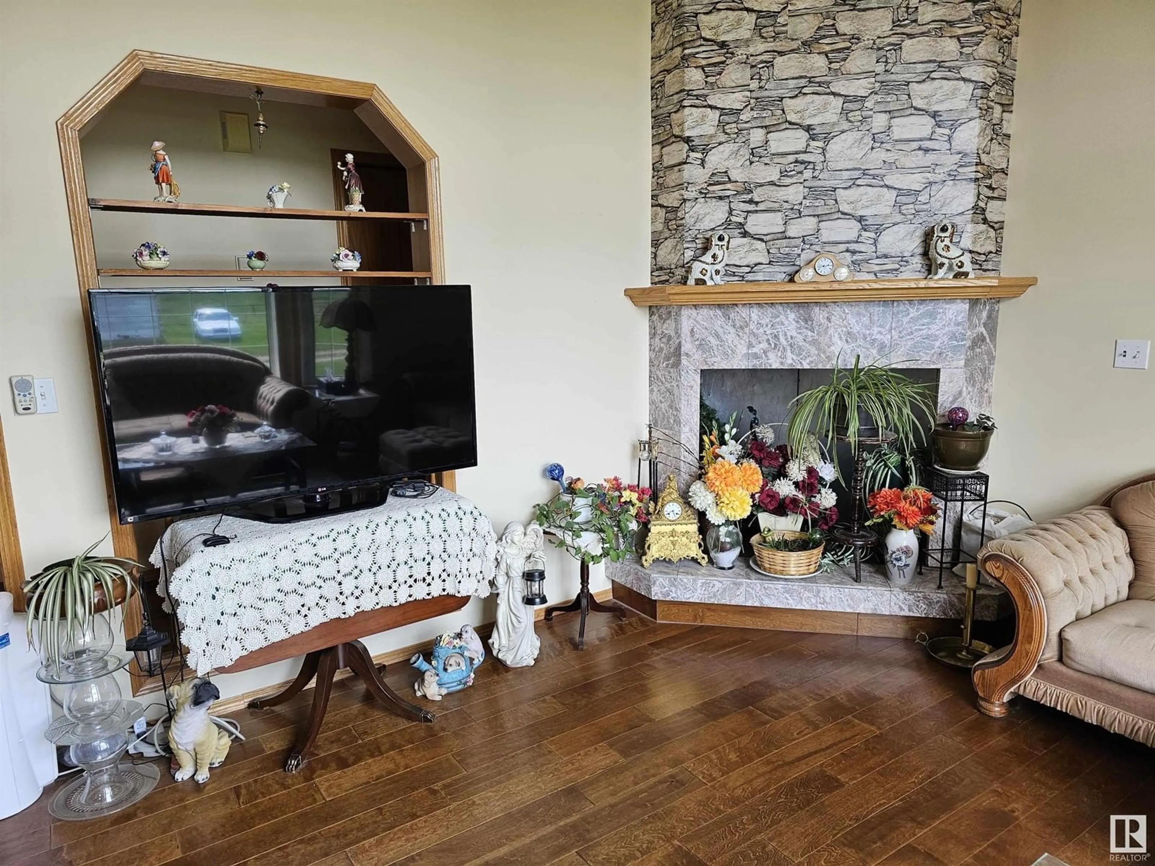 Living room, wood floors for 461016 Range Road 43A, Rural Wetaskiwin County Alberta T0C2X0