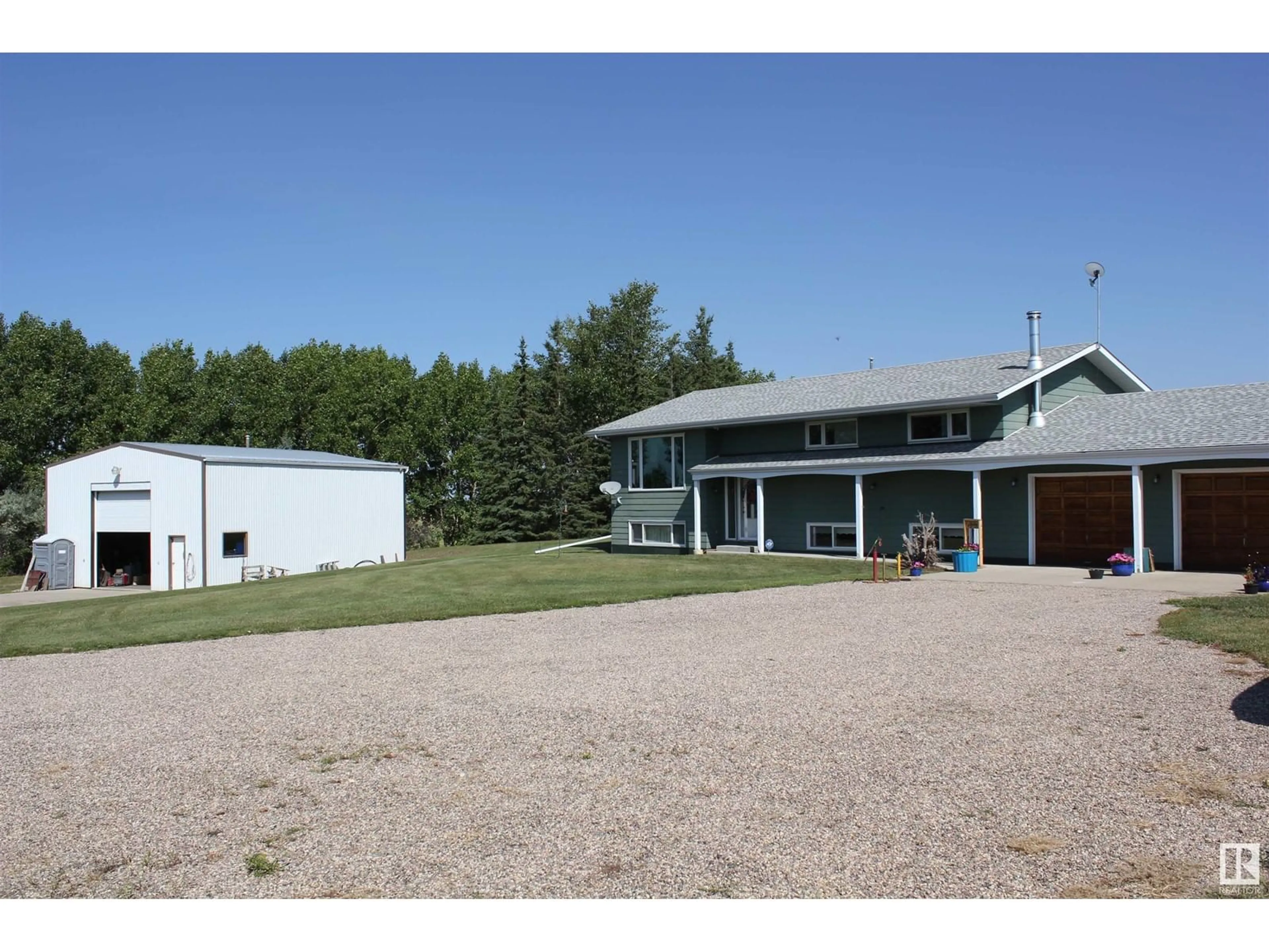 Outside view for 70006 Twp Rd 544, Rural Two Hills County Alberta T0B1C0