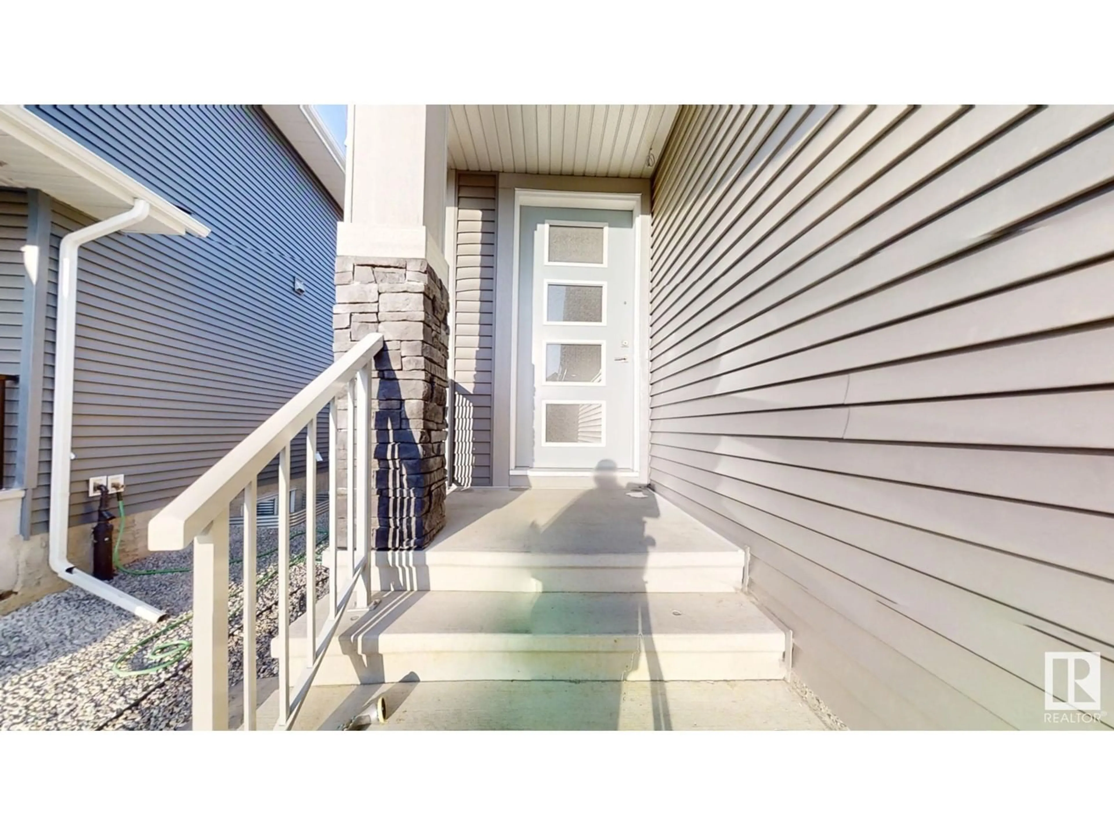 Indoor entryway, wood floors for 1691 Enright Way NW, Edmonton Alberta T6M0Z1