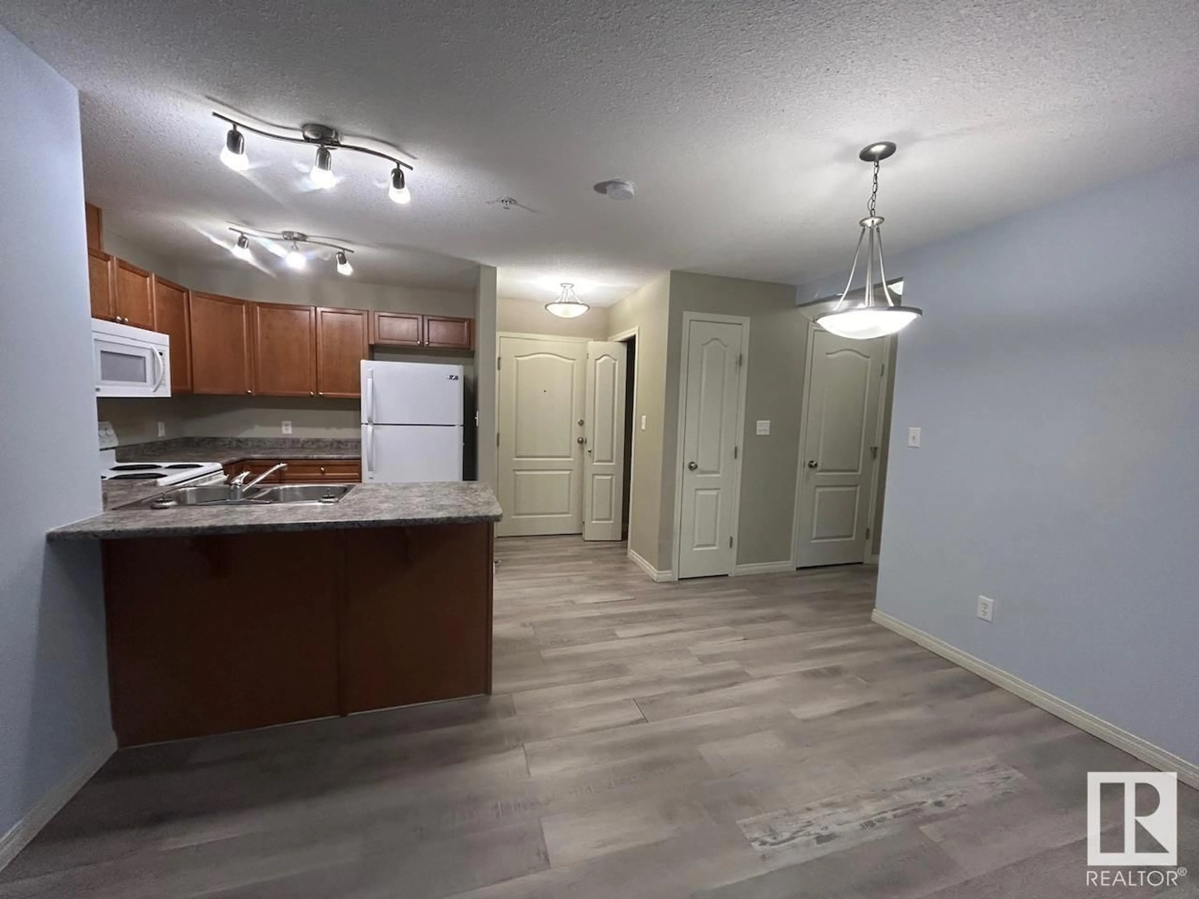 Standard kitchen for #211 4903 47 AV, Stony Plain Alberta T7Z0C6