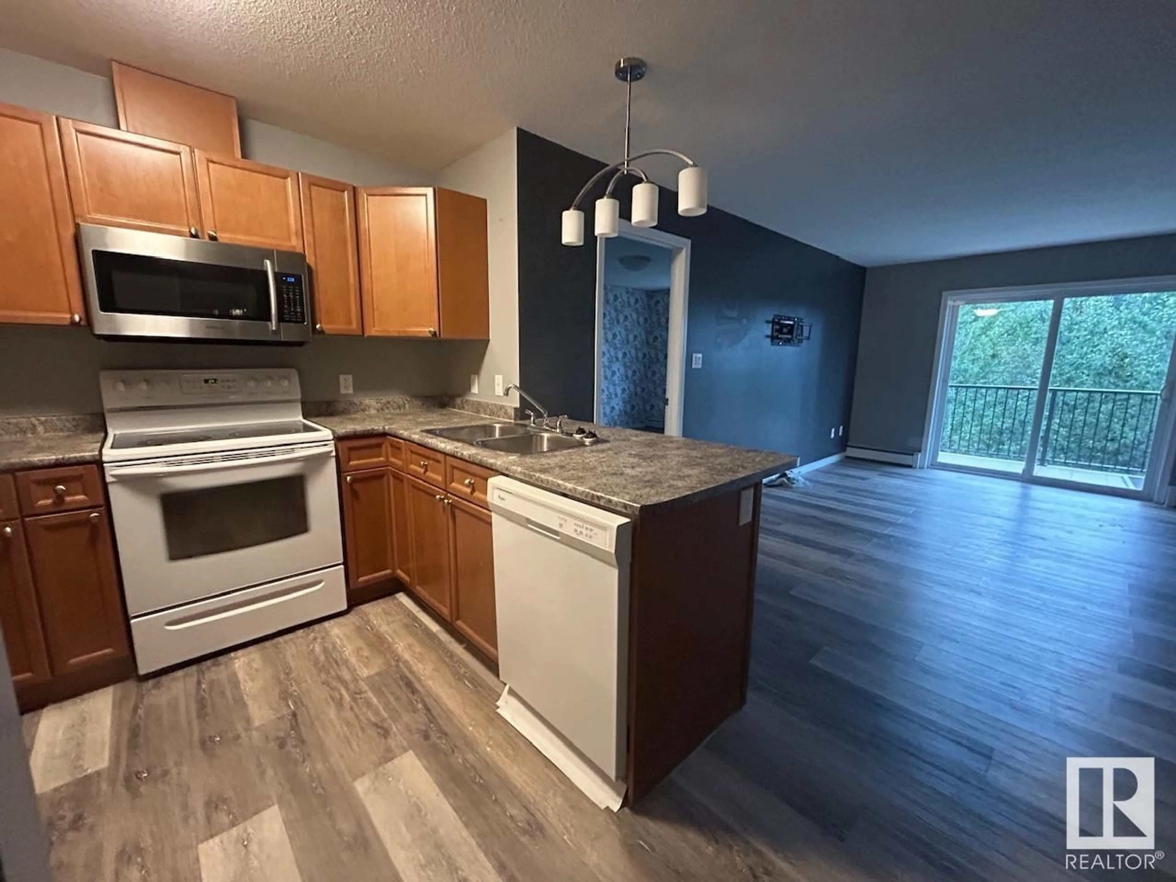 Standard kitchen for #305 4903 47 AV, Stony Plain Alberta T7Z0C6