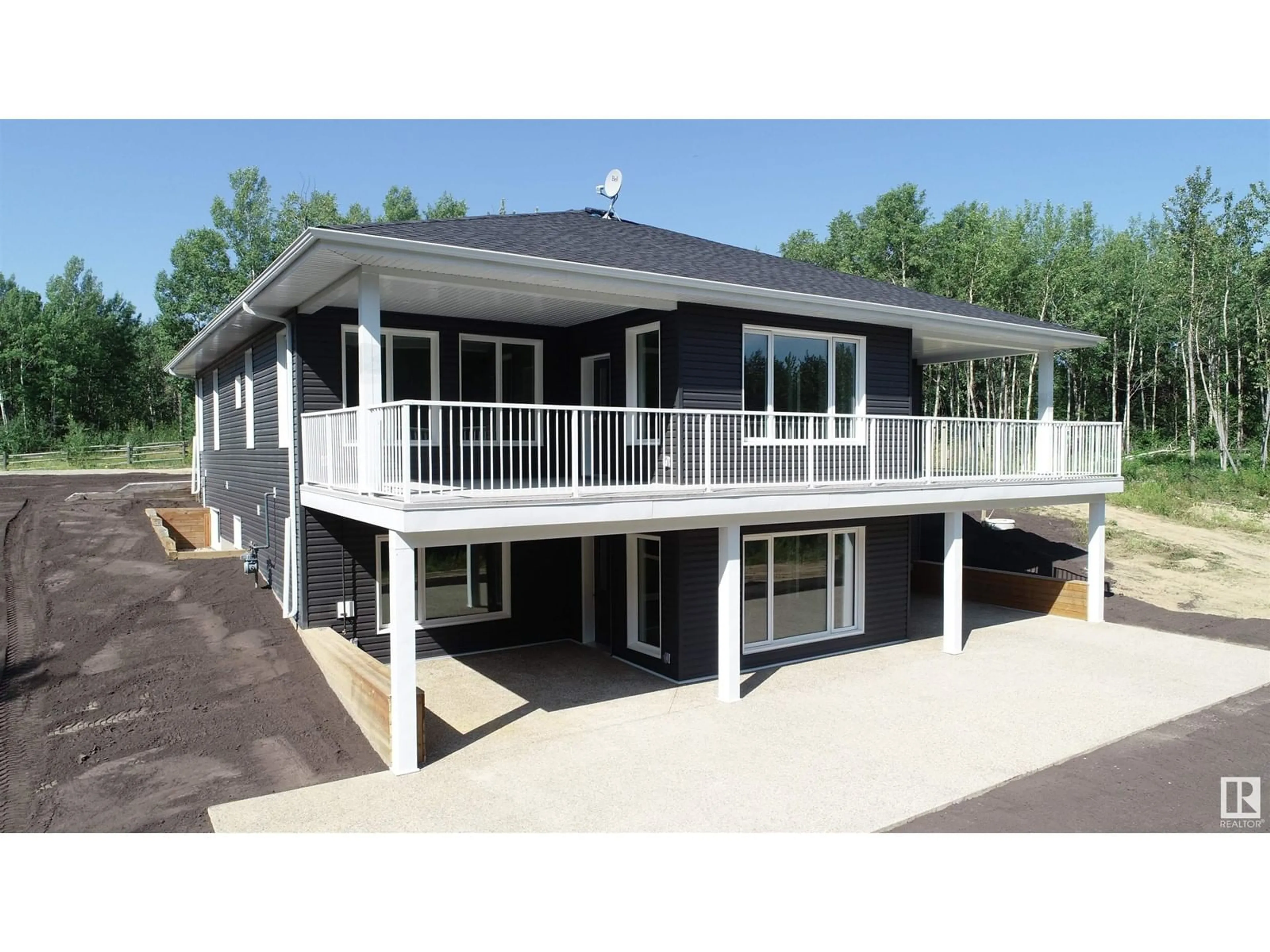 Home with vinyl exterior material for 54325 RGE RD 31, Rural Lac Ste. Anne County Alberta T0E0A0