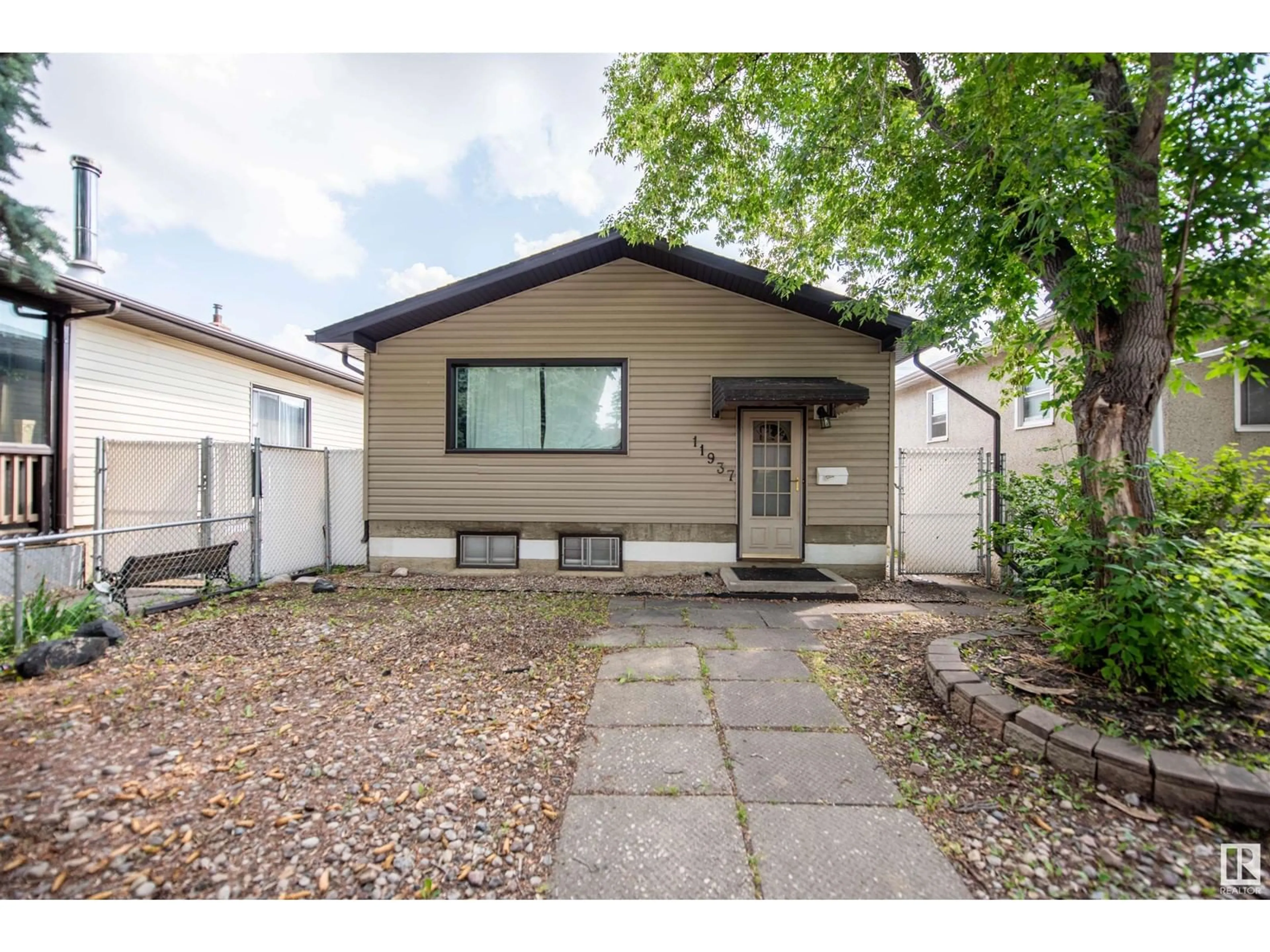 Frontside or backside of a home for 11937 67 ST NW, Edmonton Alberta T5B1M2