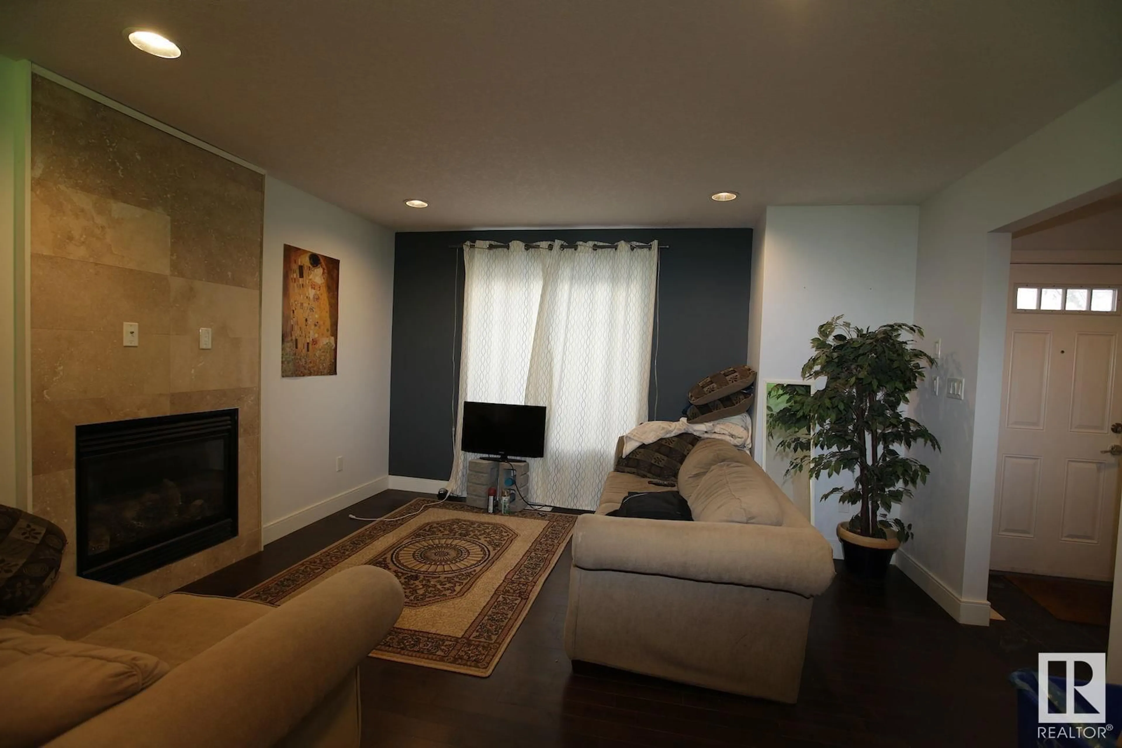 Living room for 10920 81 AV NW, Edmonton Alberta T6G0S2