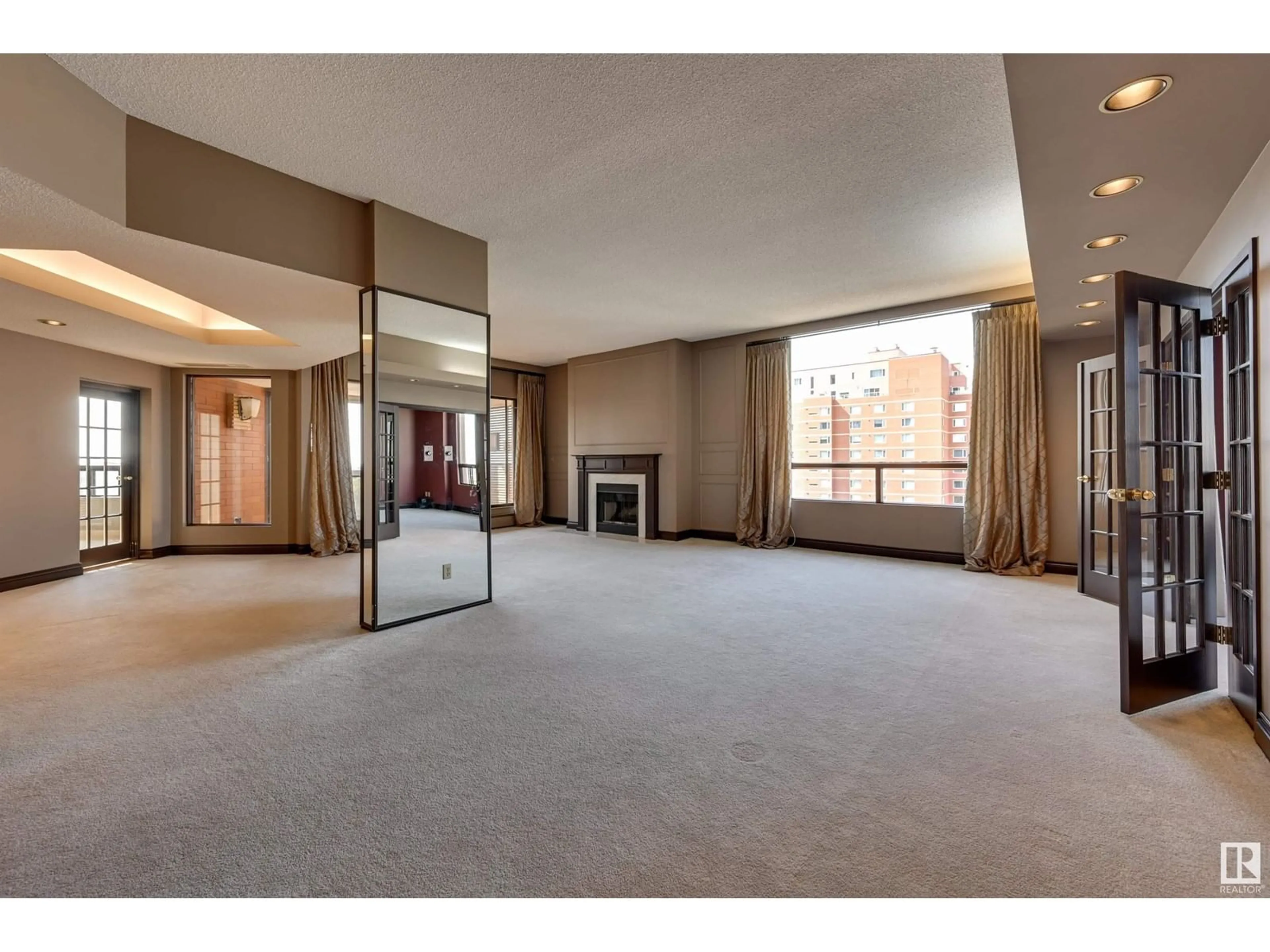 Indoor foyer for #12A 10050 118 ST NW, Edmonton Alberta T5K2M8