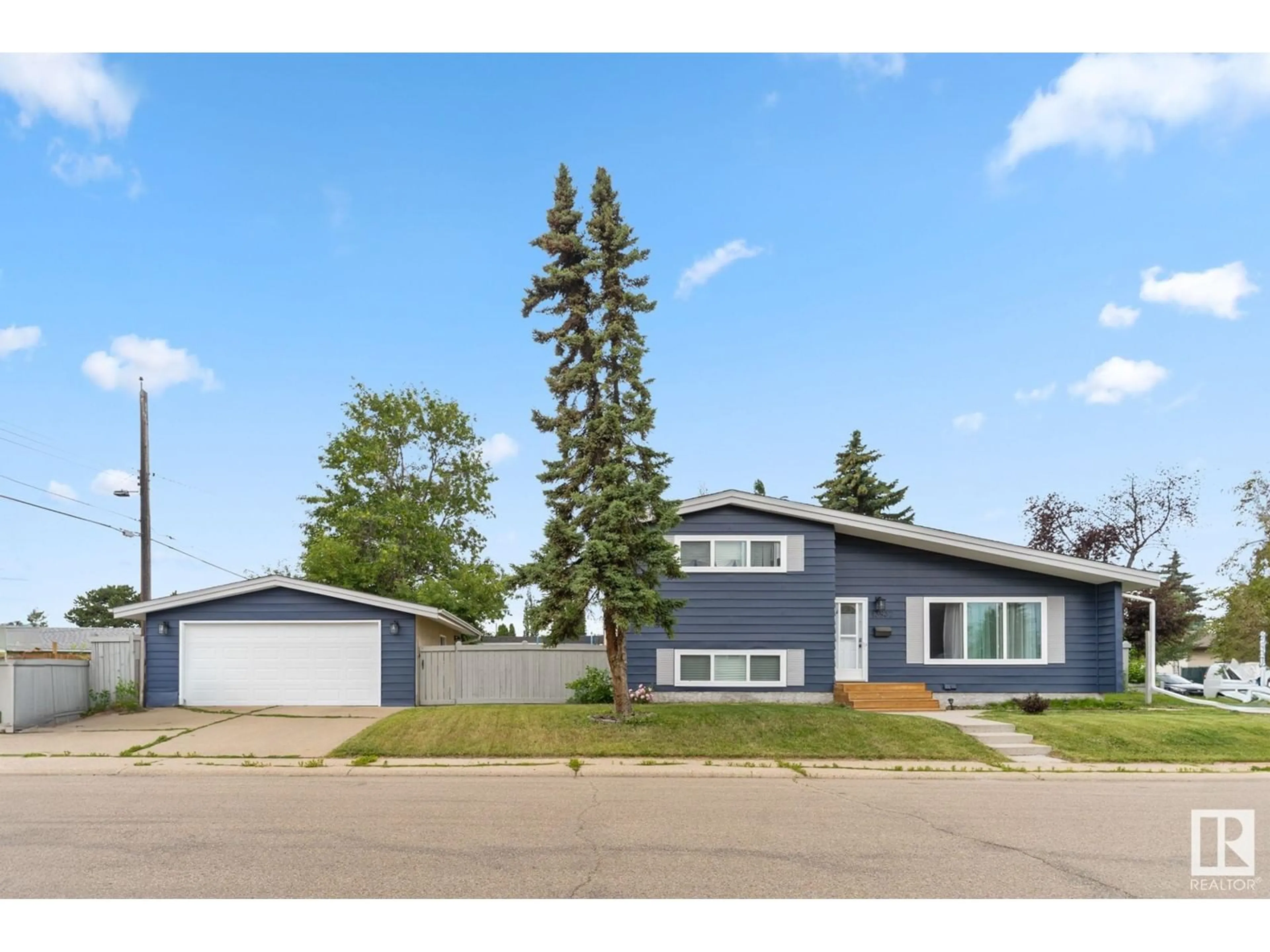 Frontside or backside of a home for 13532 78 ST NW, Edmonton Alberta T5C1H3