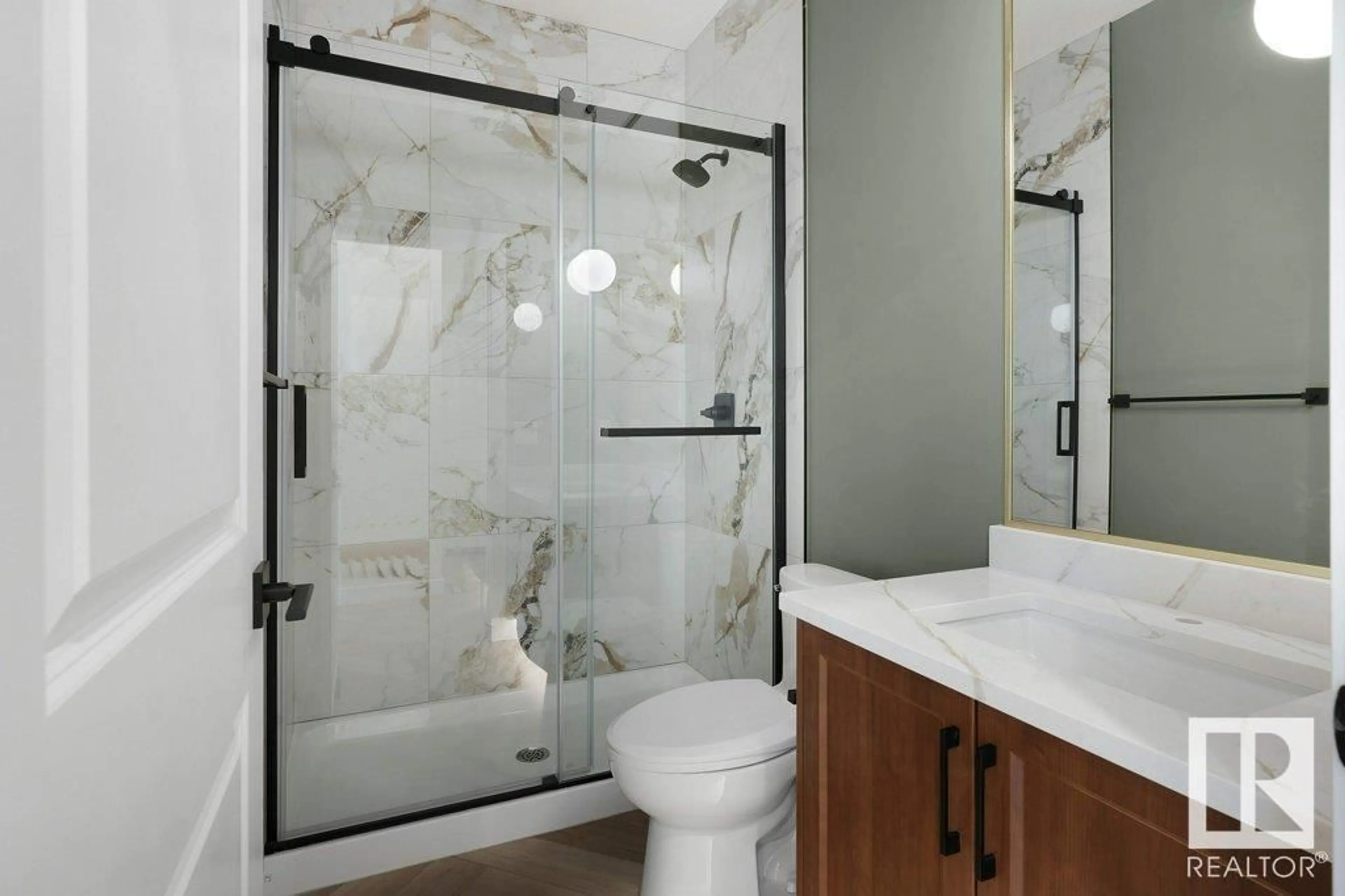 Bathroom, ceramic floors for 3313 Chickadee Dr NW, Edmonton Alberta T5V1T7