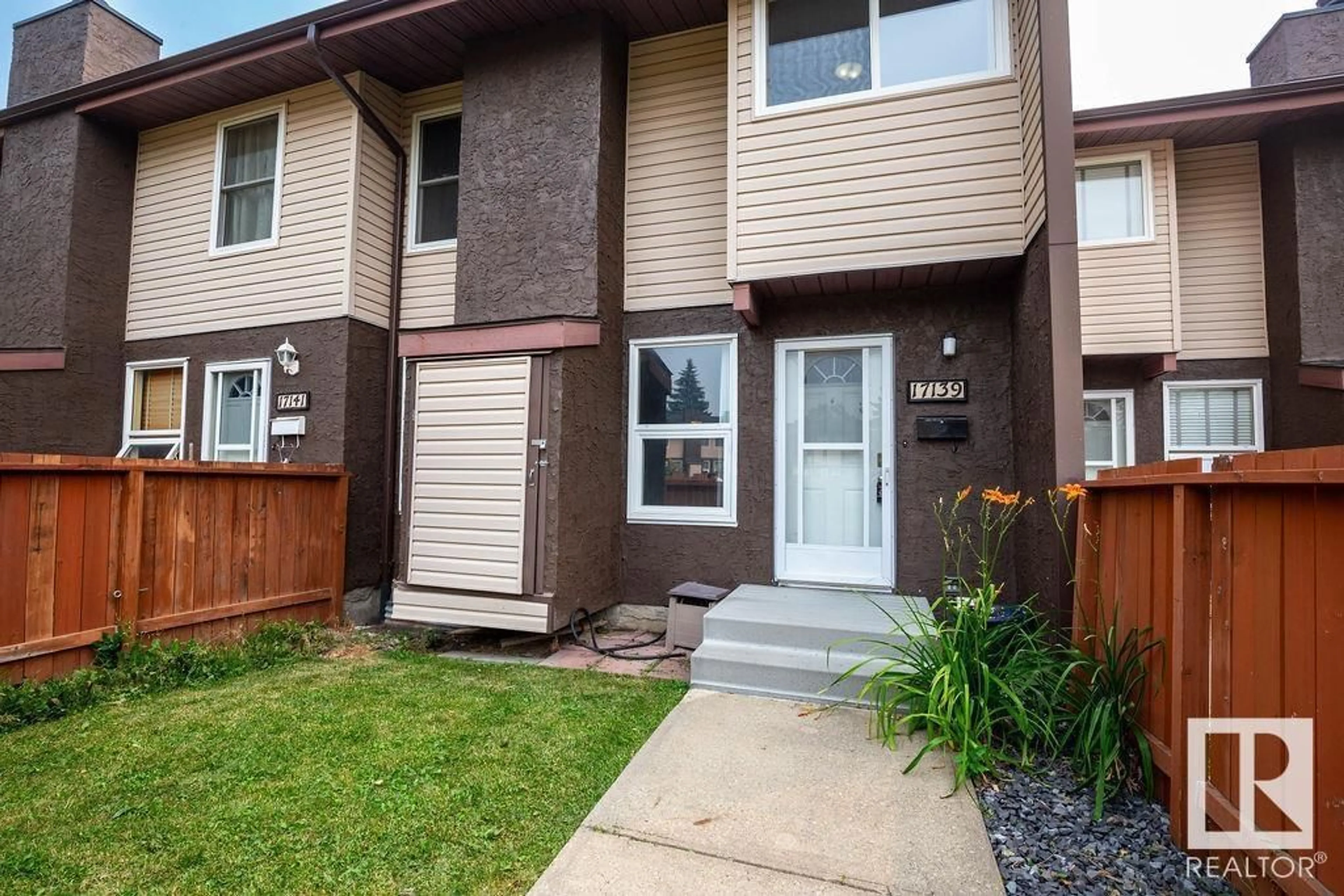 A pic from exterior of the house or condo for 17139 109 ST NW, Edmonton Alberta T5X3E2