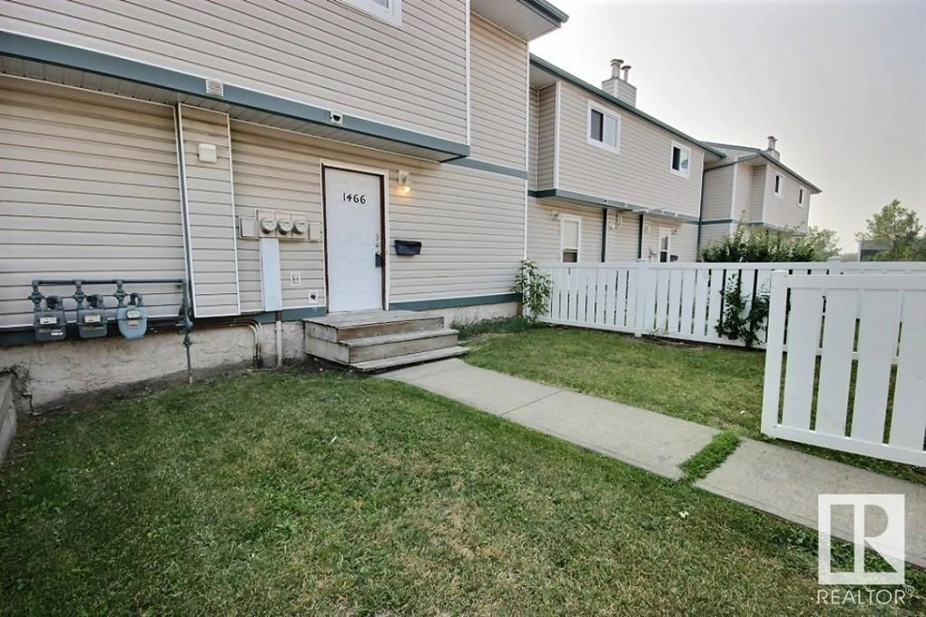 A pic from exterior of the house or condo for 1466 LAKEWOOD RD W NW, Edmonton Alberta T6K3M2