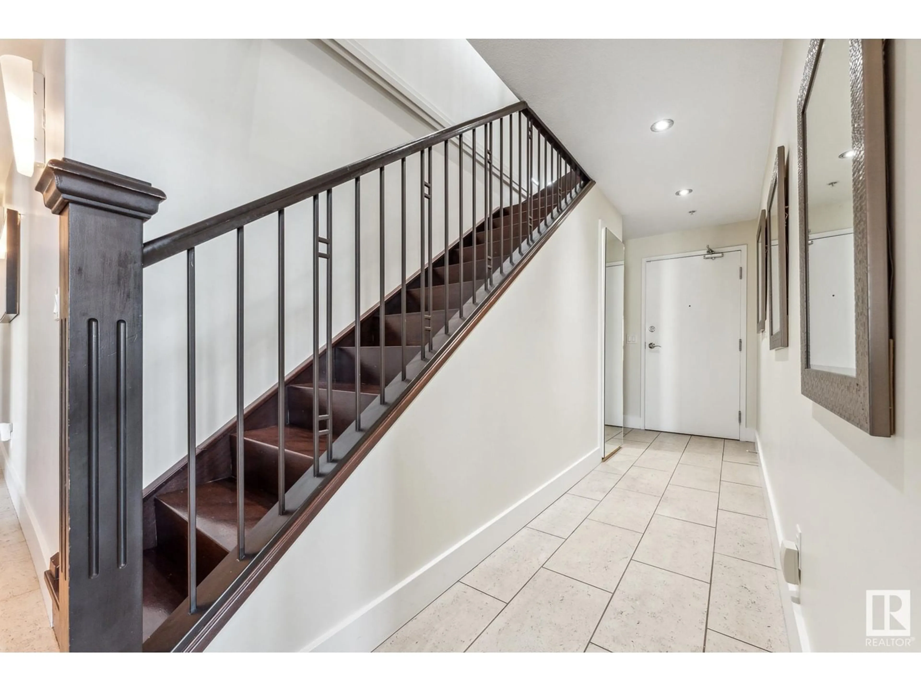 Indoor foyer, wood floors for #PH04/1804 9939 109 ST NW, Edmonton Alberta T5K1H6