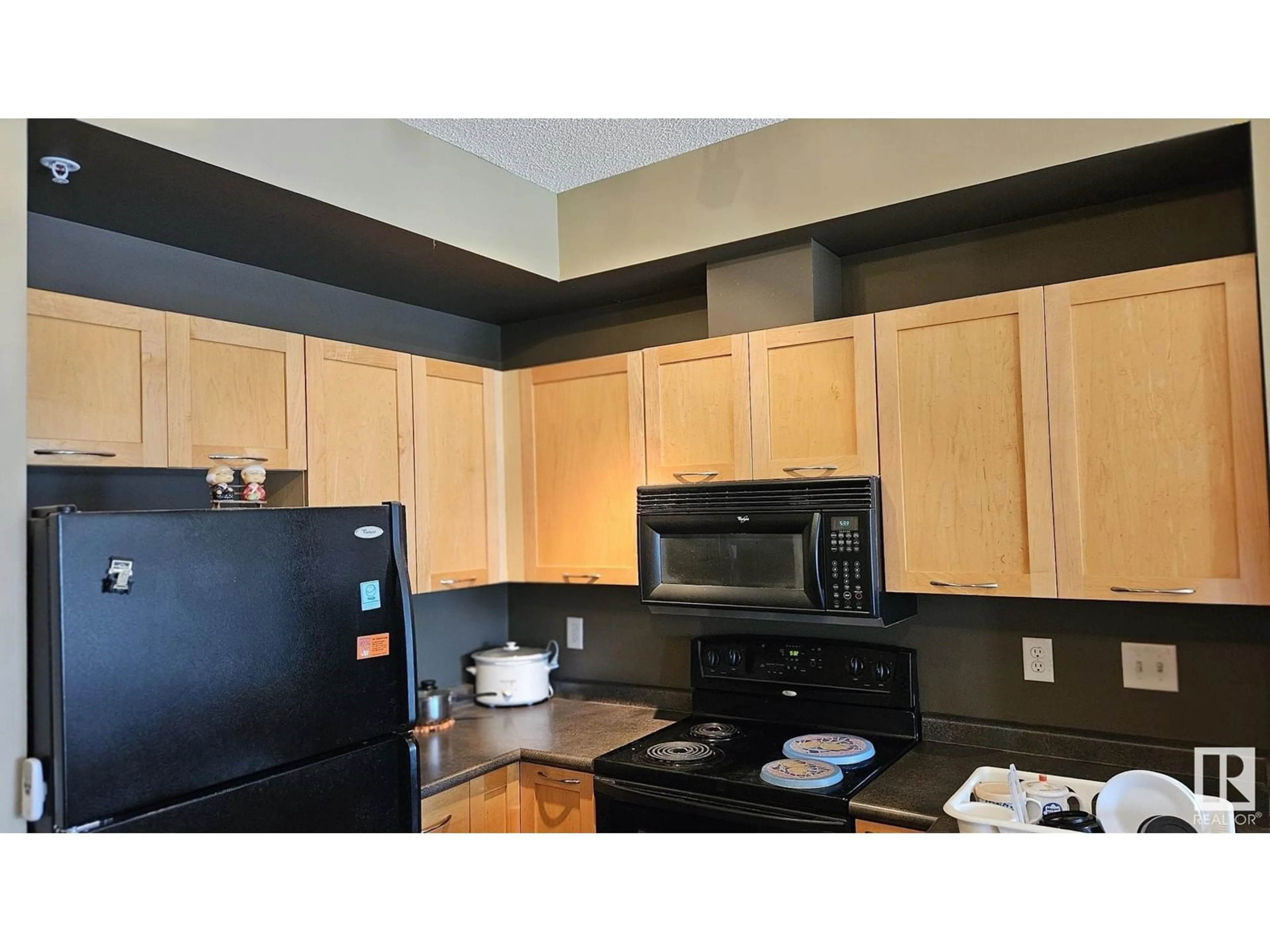 Standard kitchen, wood floors, cottage for #1-415 4245 139 AV NW NW, Edmonton Alberta T5Y3E8