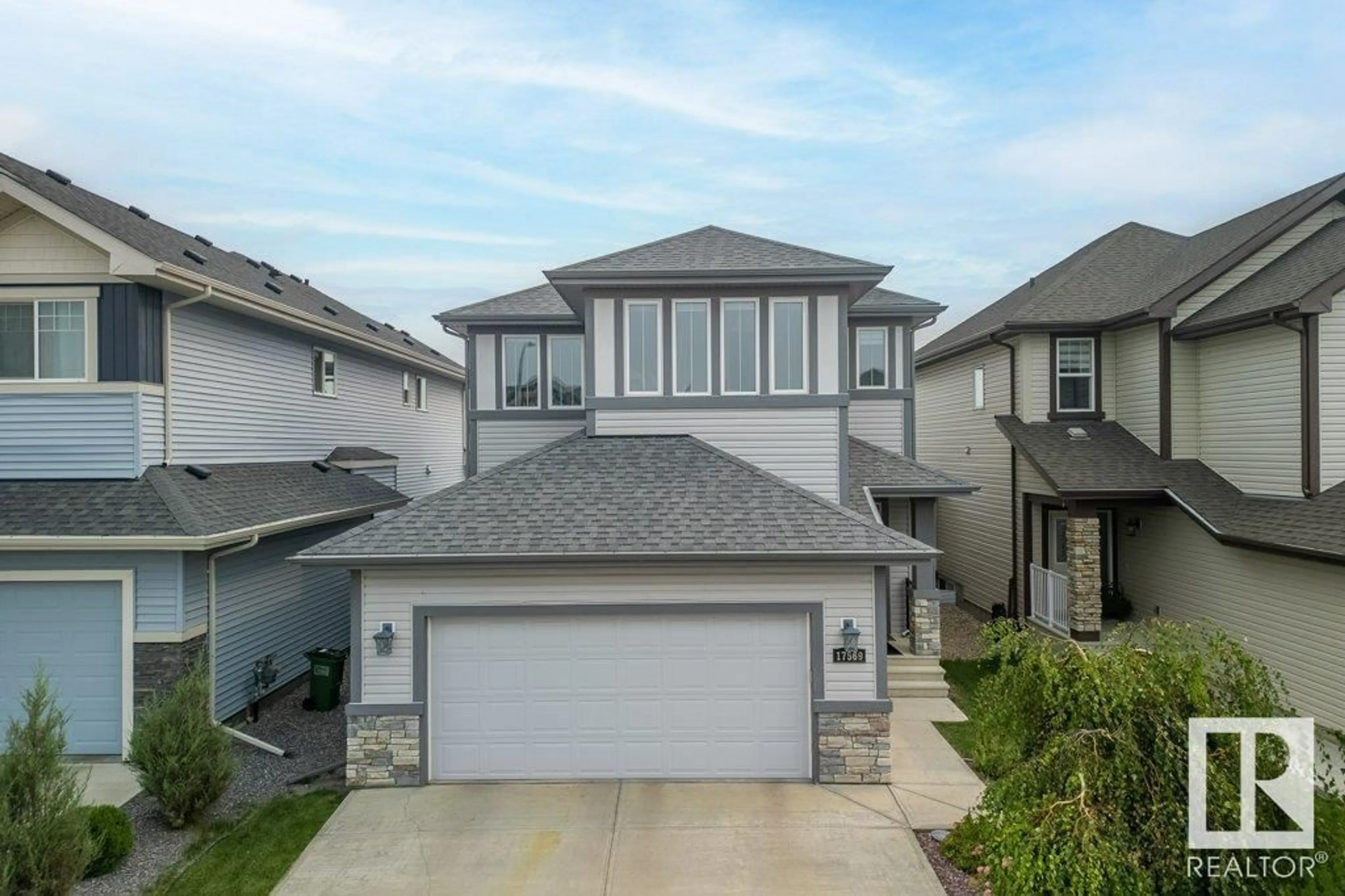 Frontside or backside of a home, the street view for 17569 60A ST NW, Edmonton Alberta T5Y0V1