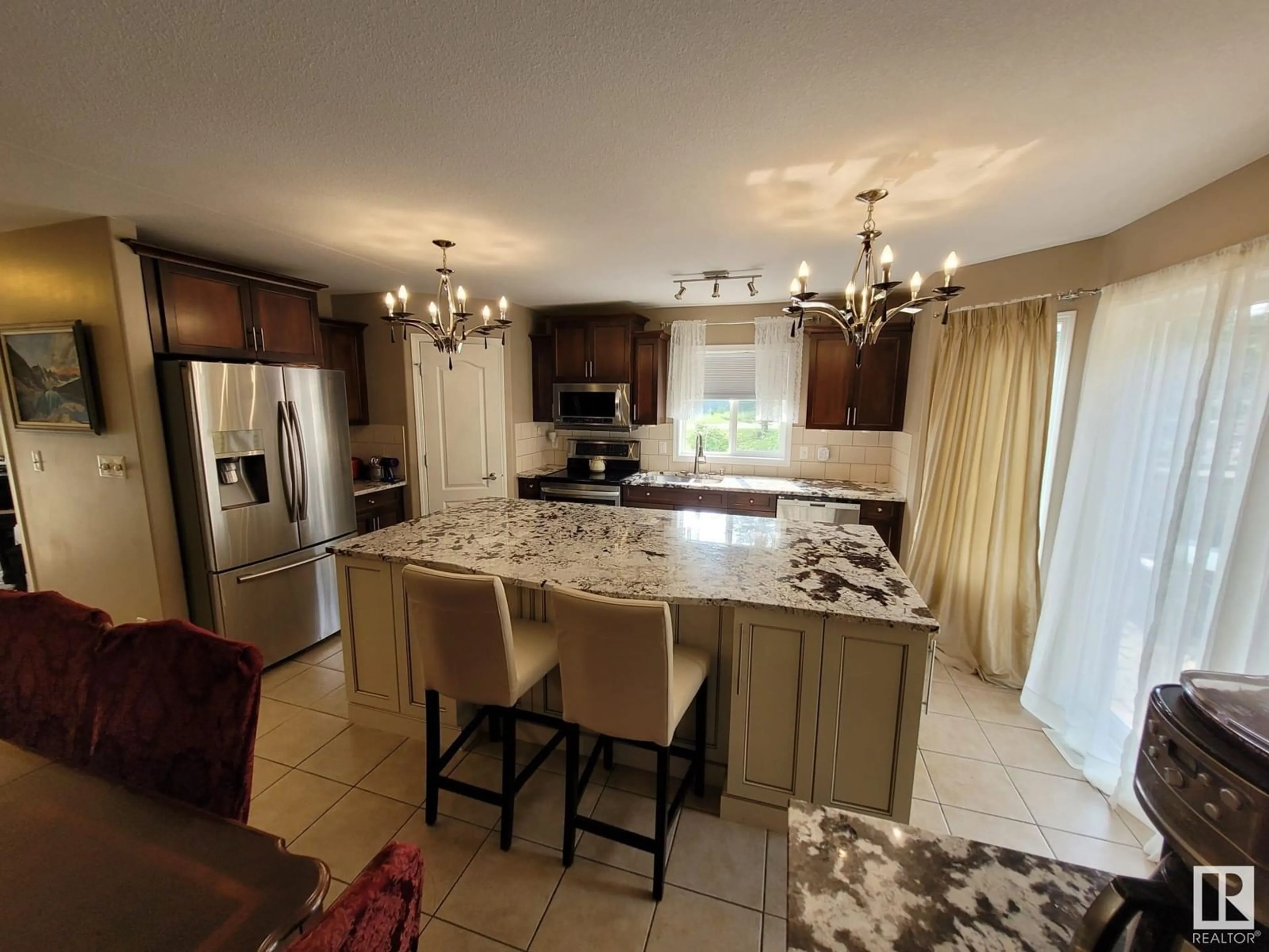 Open concept kitchen for 4201 Hees Court CO, Athabasca Town Alberta T9S1J3