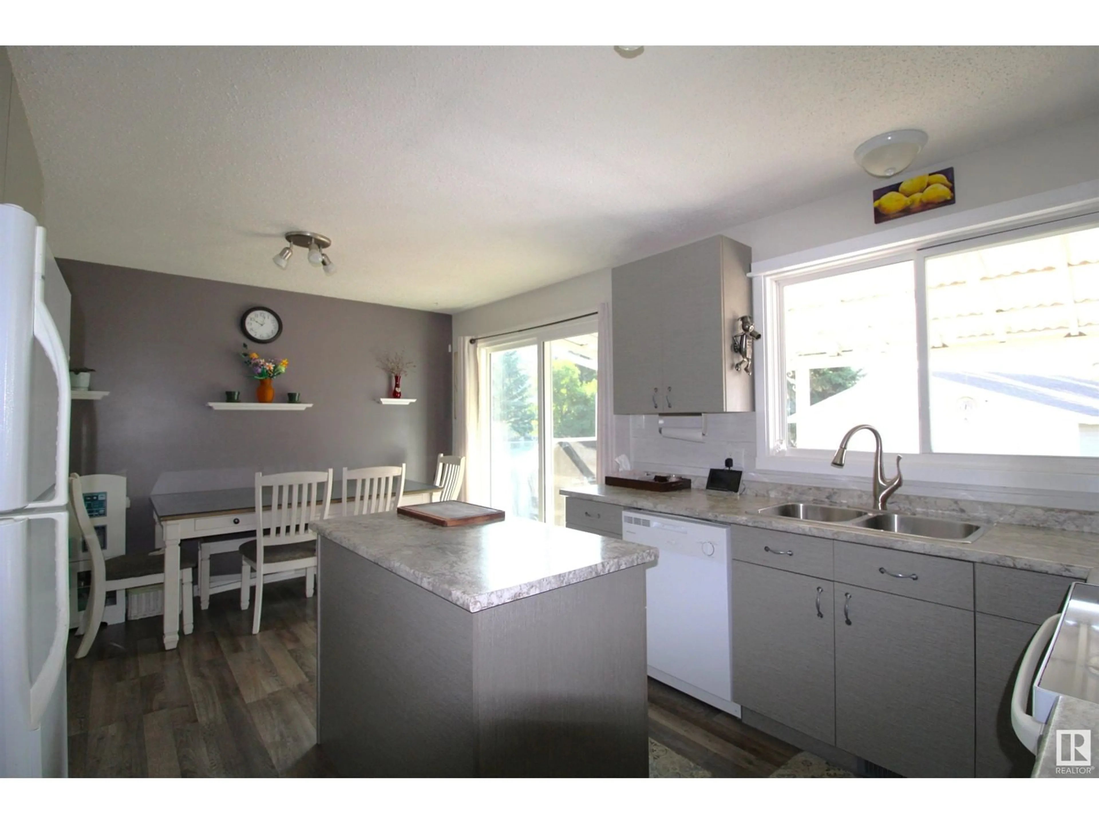 Kitchen, wood floors, cottage for 5001 55 AV, St. Paul Town Alberta T0A3A1