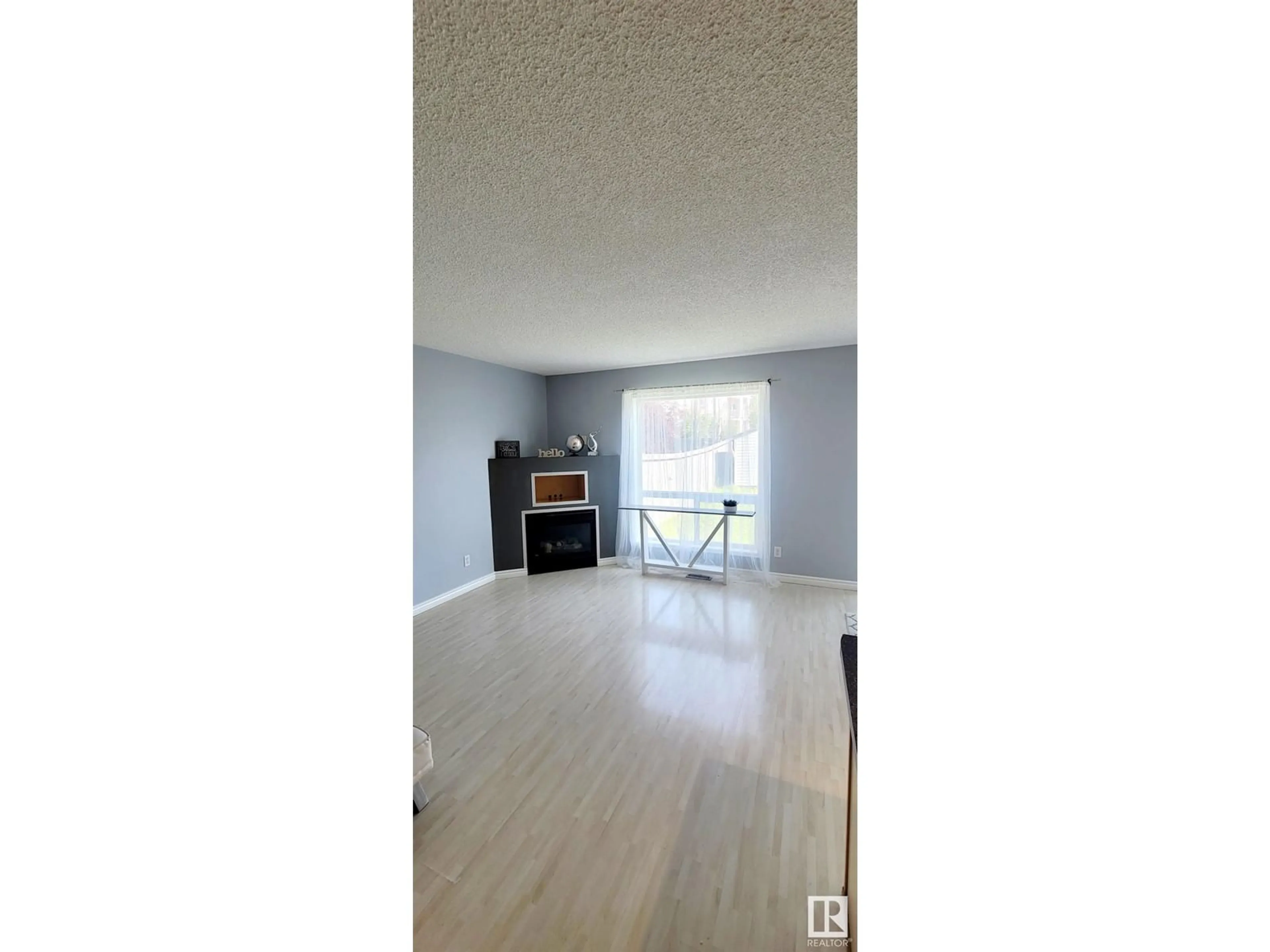 A pic of a room for 20004 54A AV NW, Edmonton Alberta T6M2W4