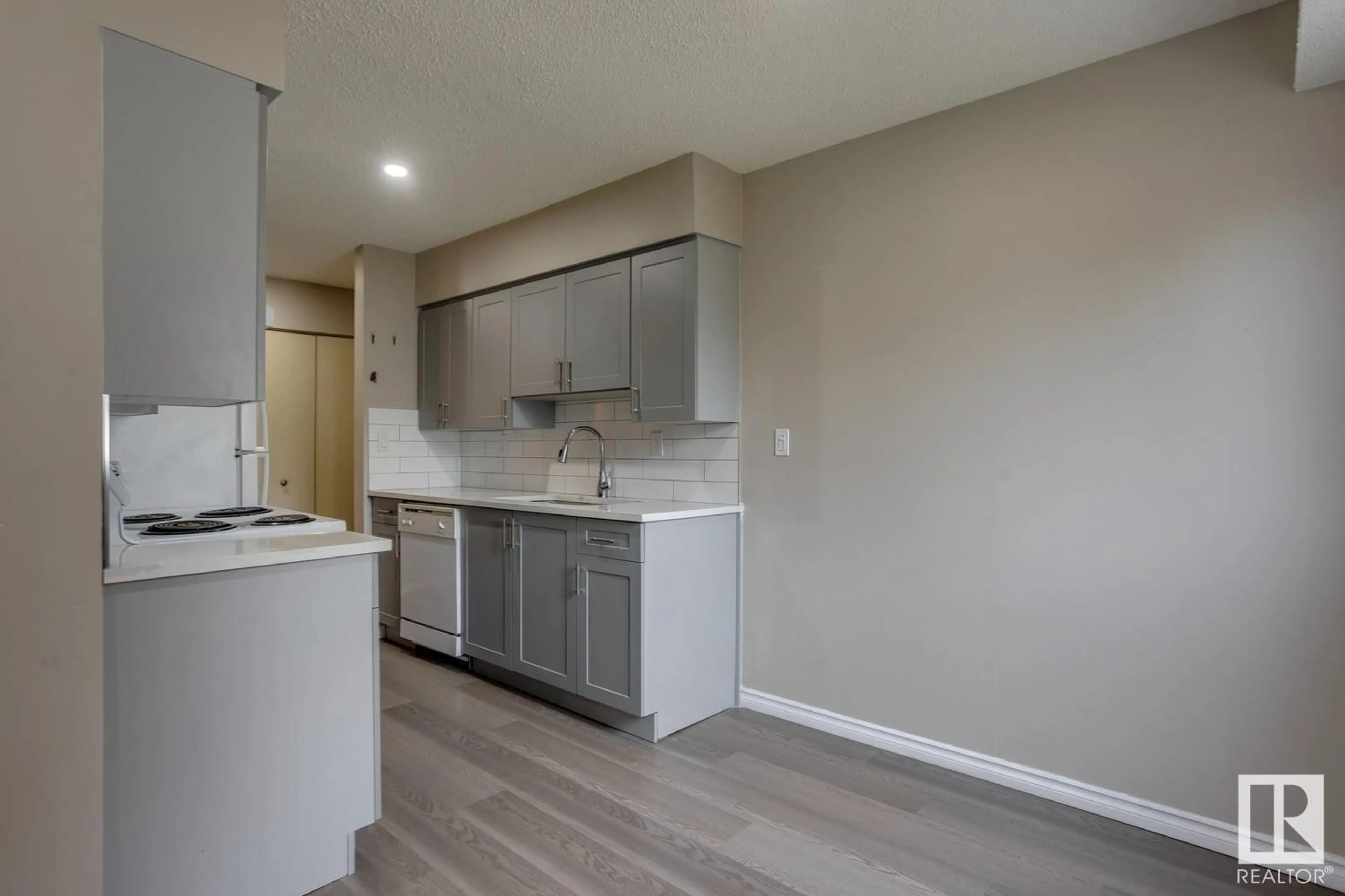 Standard kitchen for #101 10604 110 AV NW, Edmonton Alberta T5H4C7