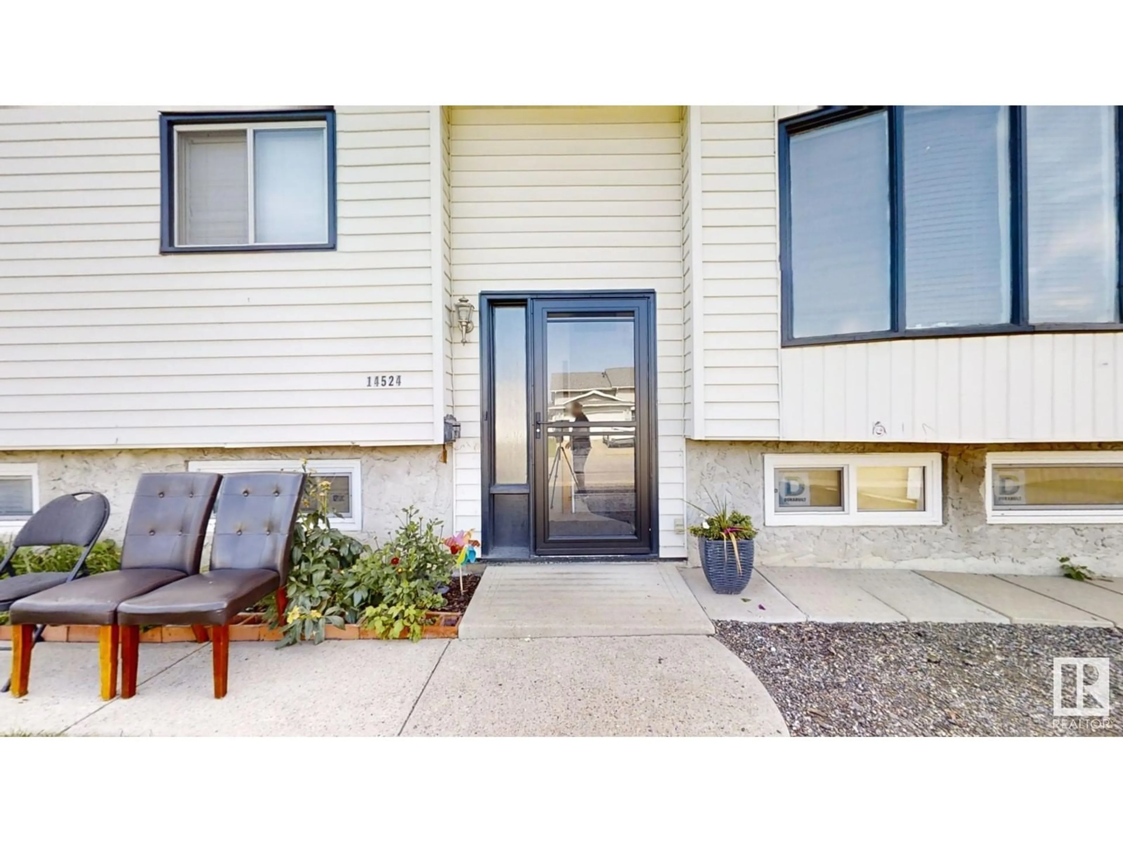 A pic from exterior of the house or condo for 14524 32 st NW, Edmonton Alberta T5Y2K5