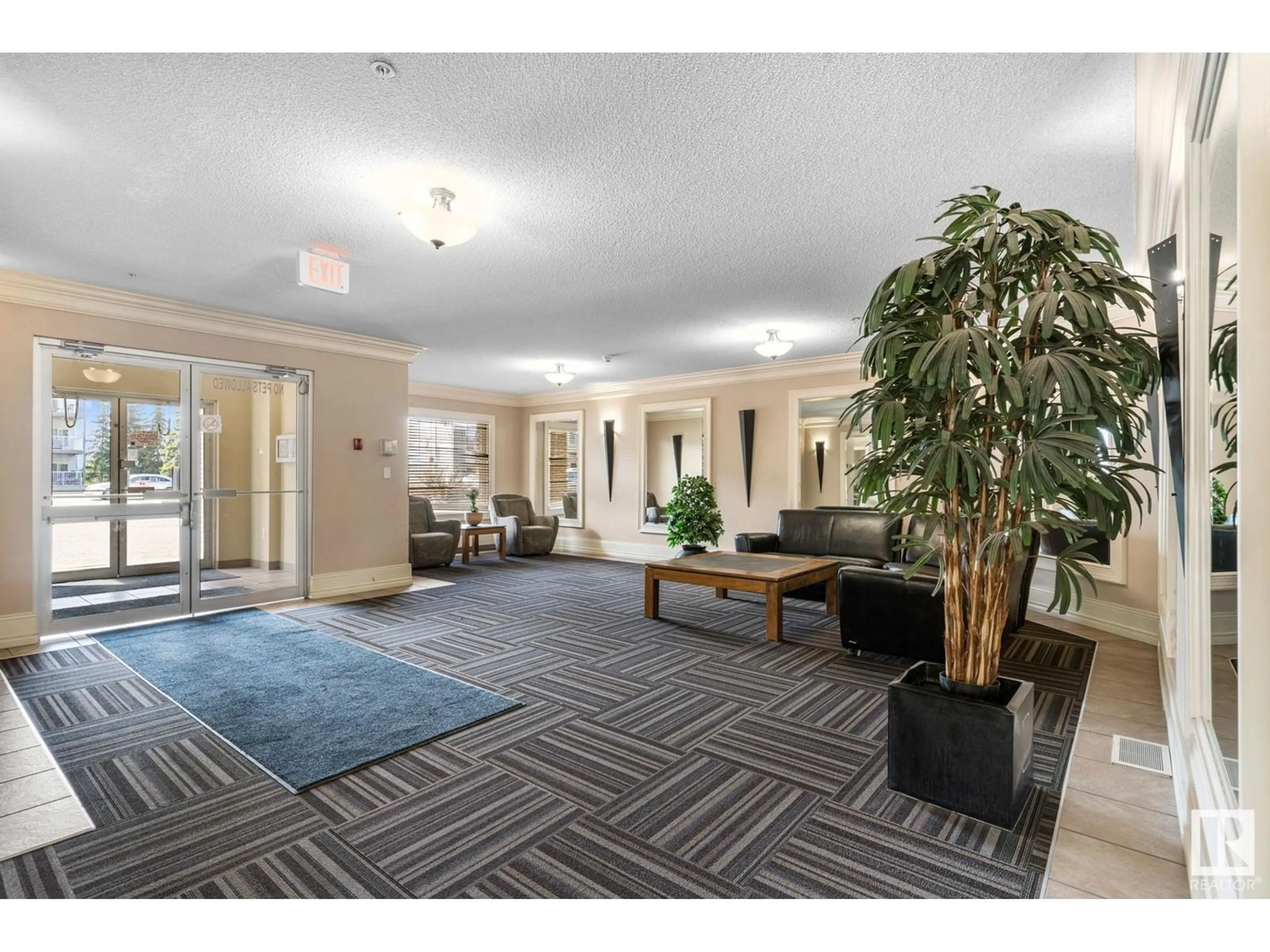 Indoor lobby, carpet floors for #304 16715 100 AV NW, Edmonton Alberta T5P4Z5