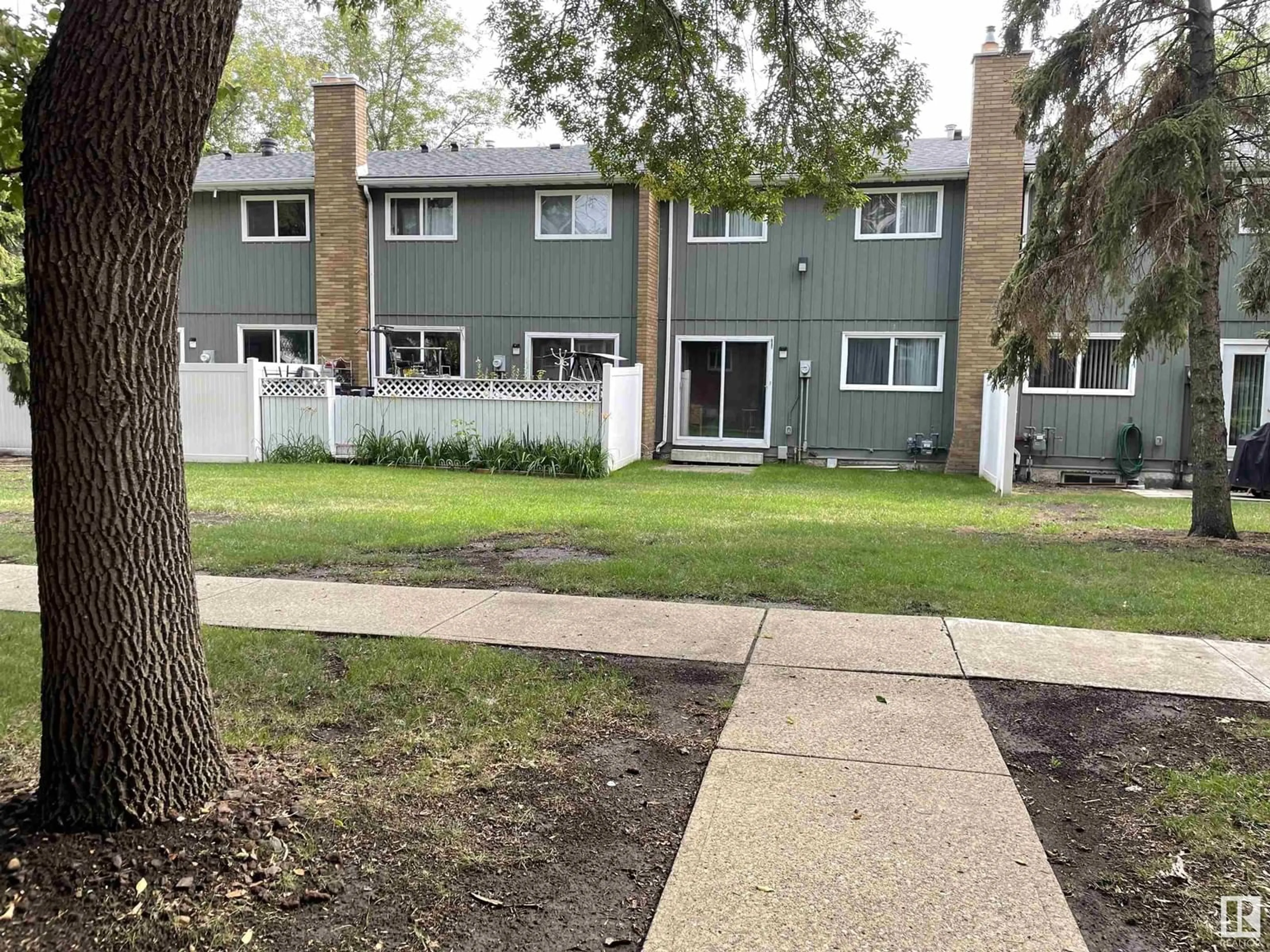 A pic from exterior of the house or condo, the fenced backyard for 13457 40 Street NW NW, Edmonton Alberta T5A3L9