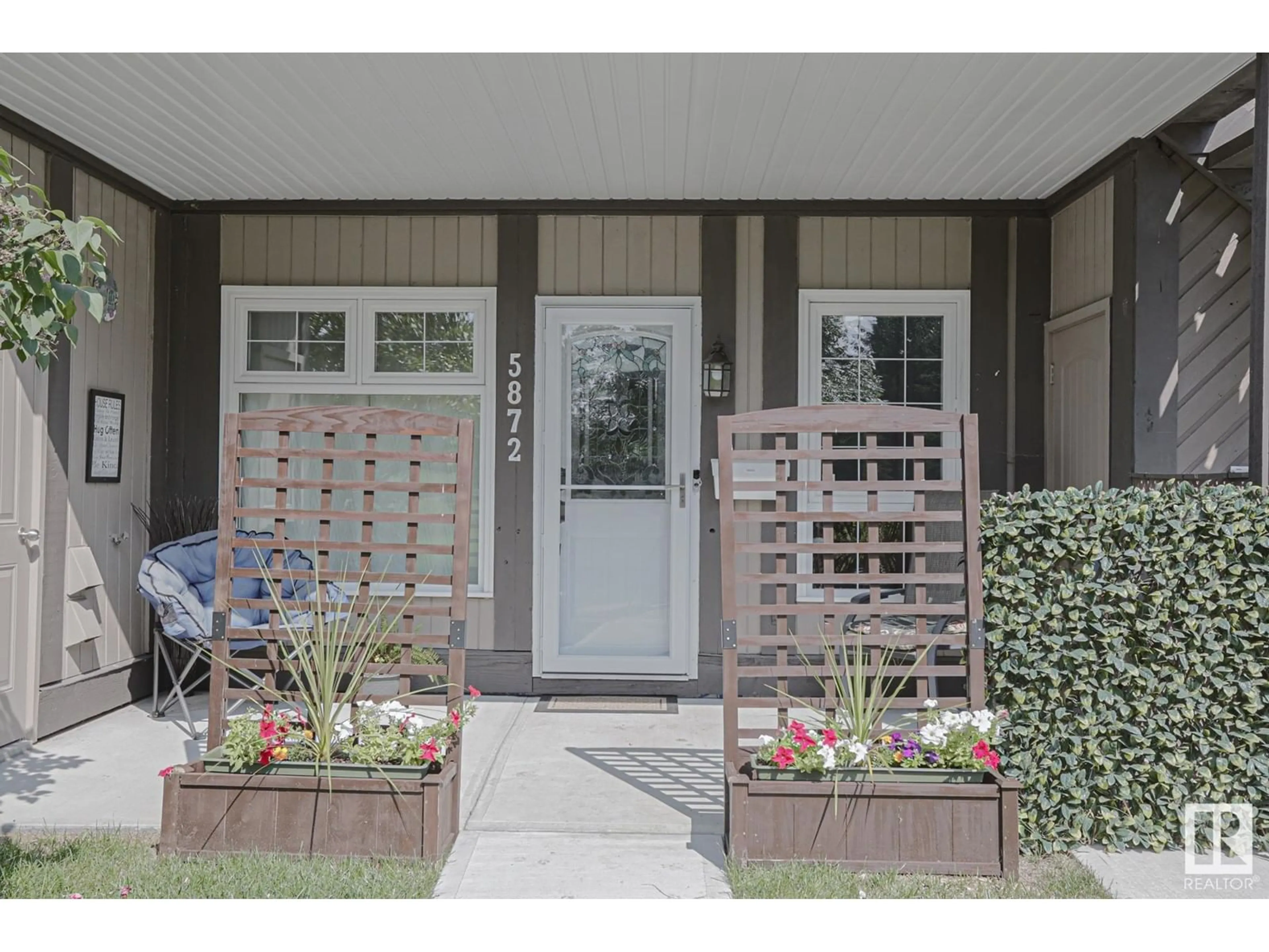 Indoor entryway for 5872 172 ST NW, Edmonton Alberta T6M1B4