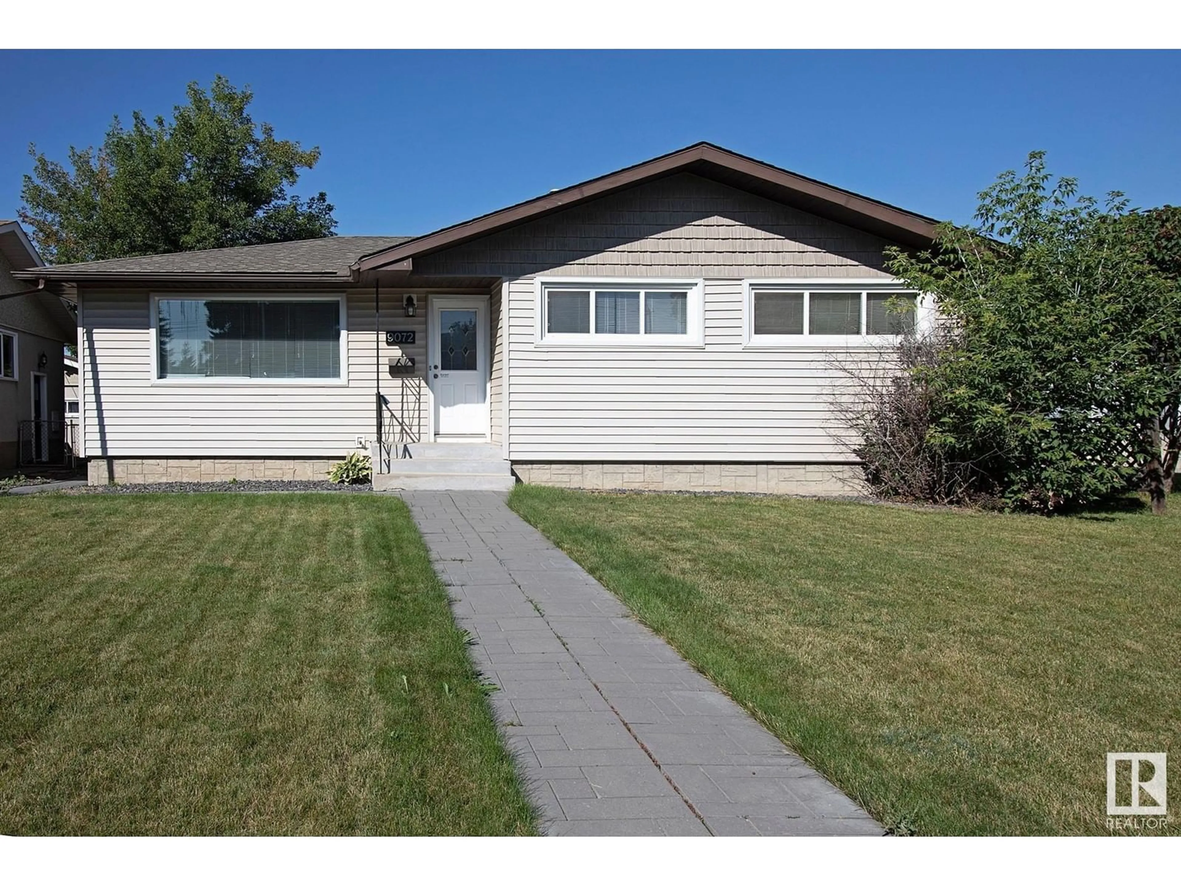 Frontside or backside of a home for 9072 52 ST NW, Edmonton Alberta T6B1G2