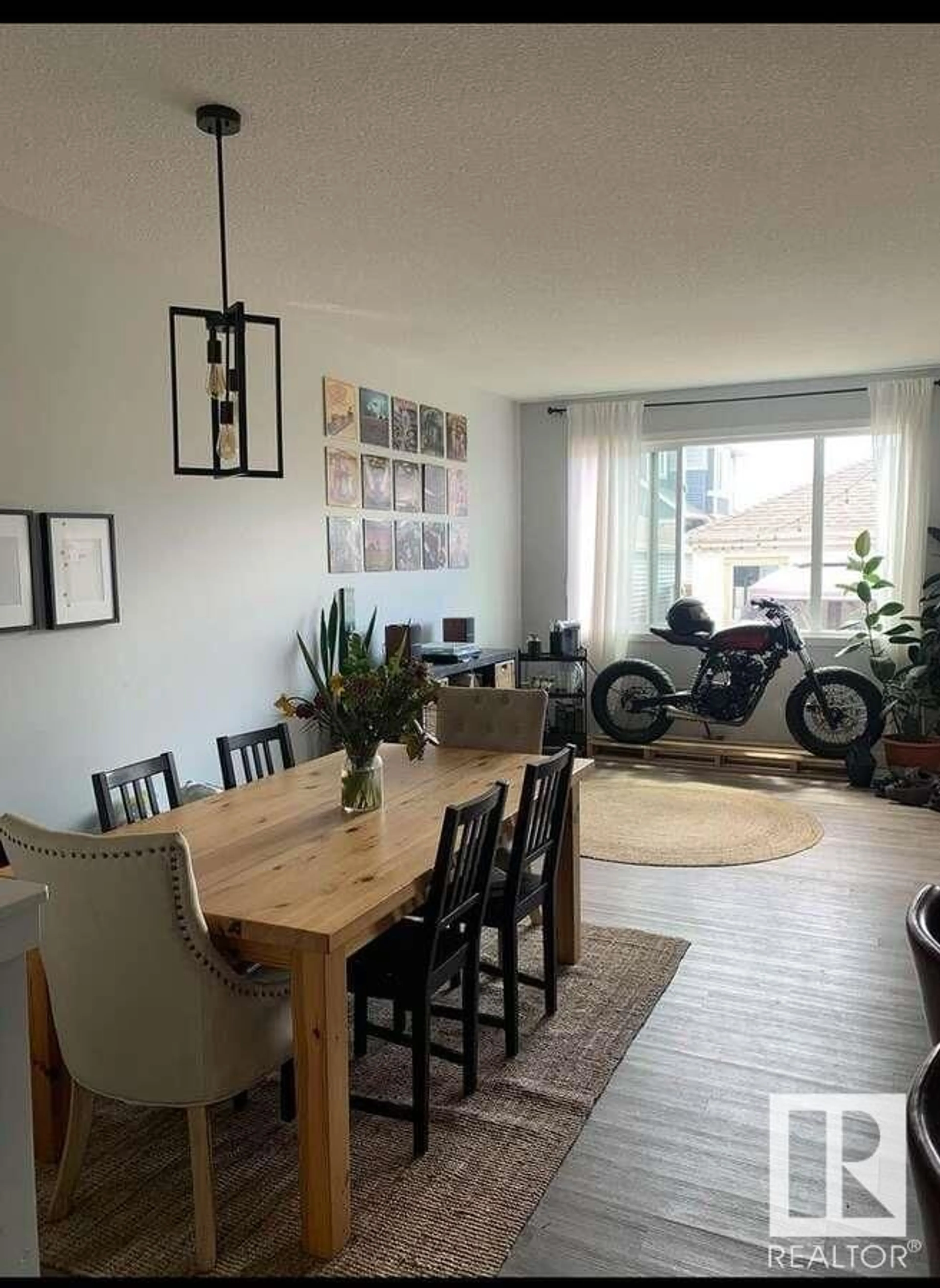 Dining room, wood floors for 3404 Erlanger BN NW, Edmonton Alberta T6M1J6