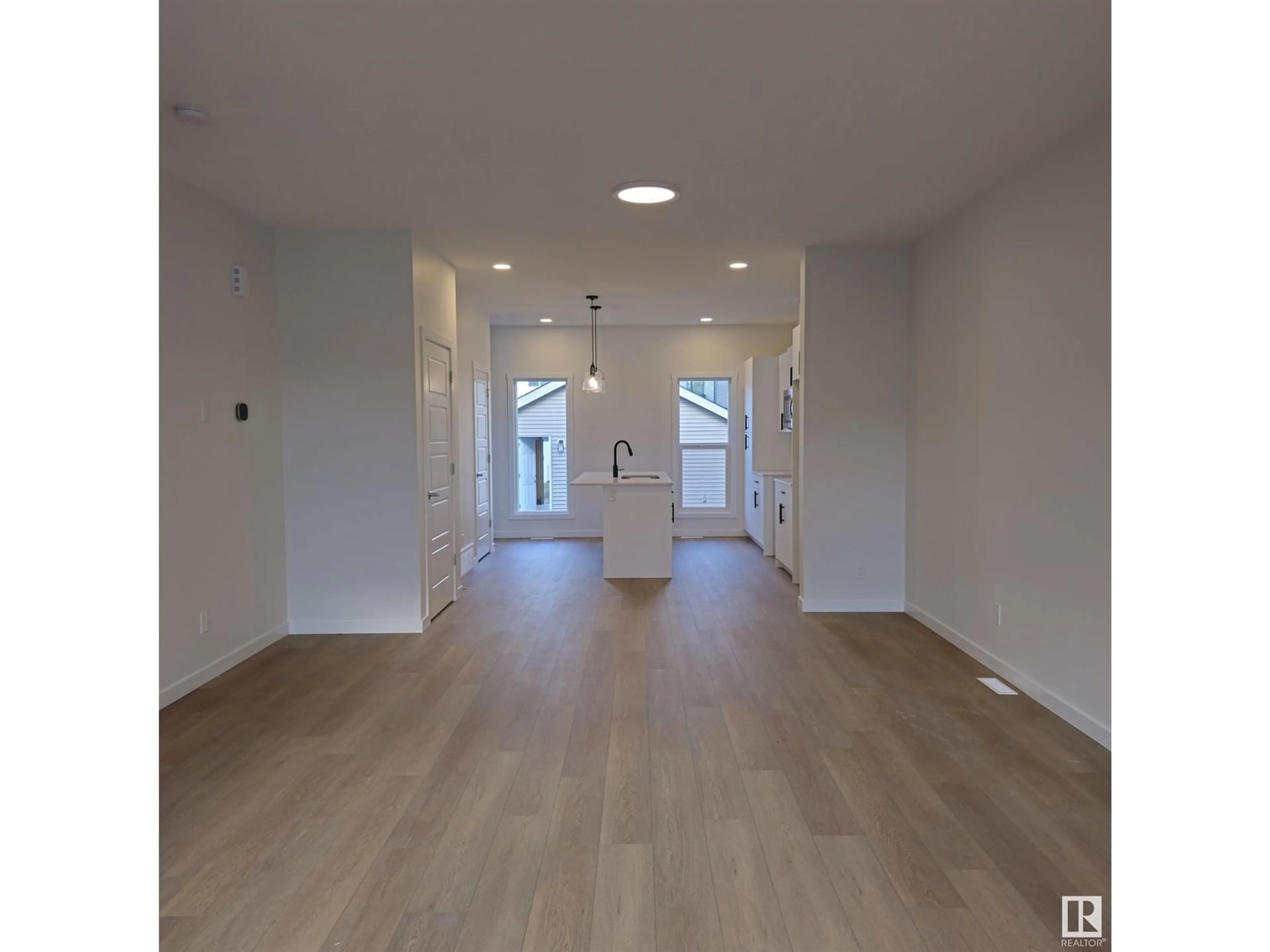 Indoor foyer for 3305 Erlanger Bend NW, Edmonton Alberta T6M1S2