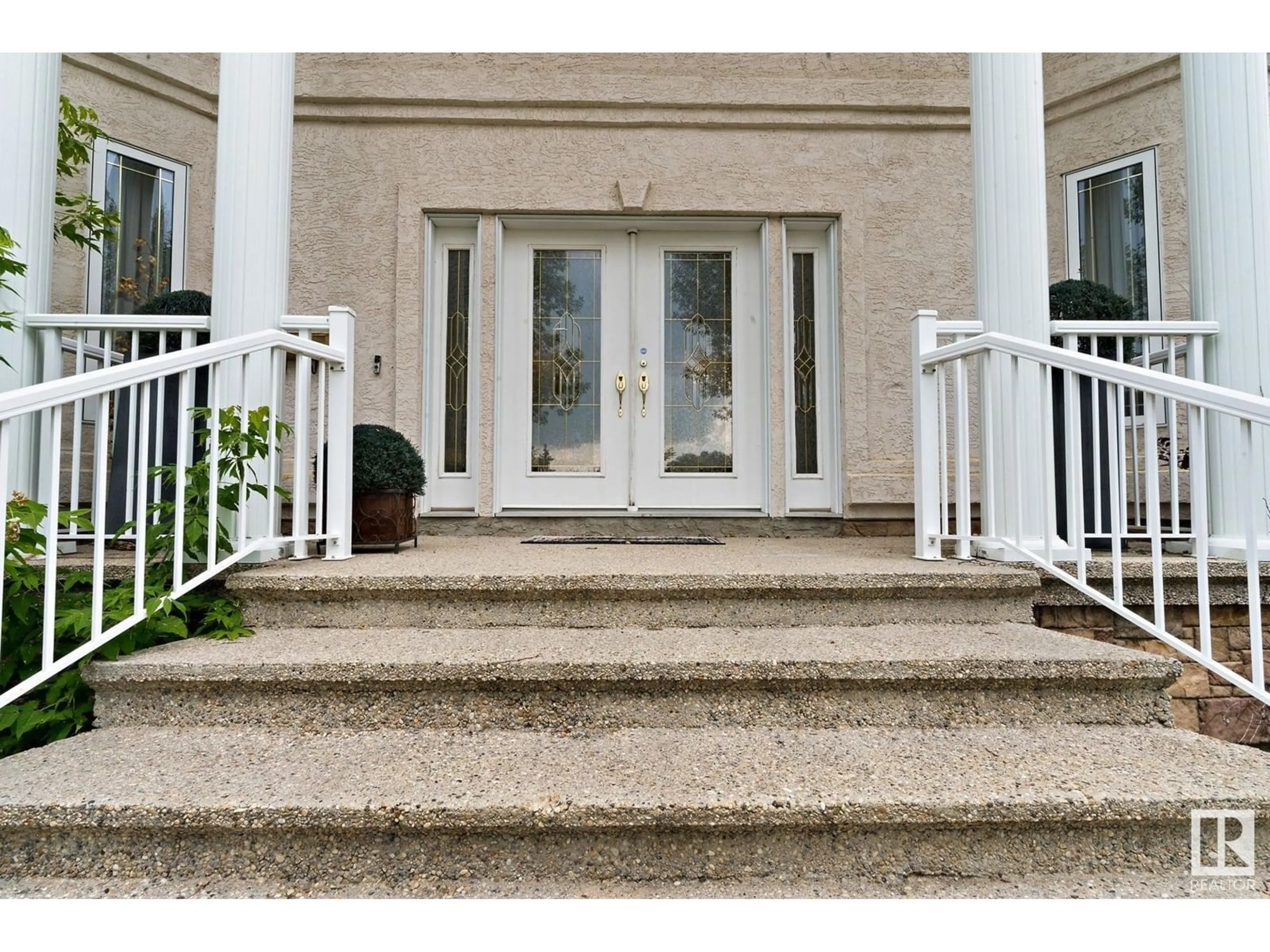 Indoor foyer, wood floors for 285 ESTATE DR, Sherwood Park Alberta T8B1L8