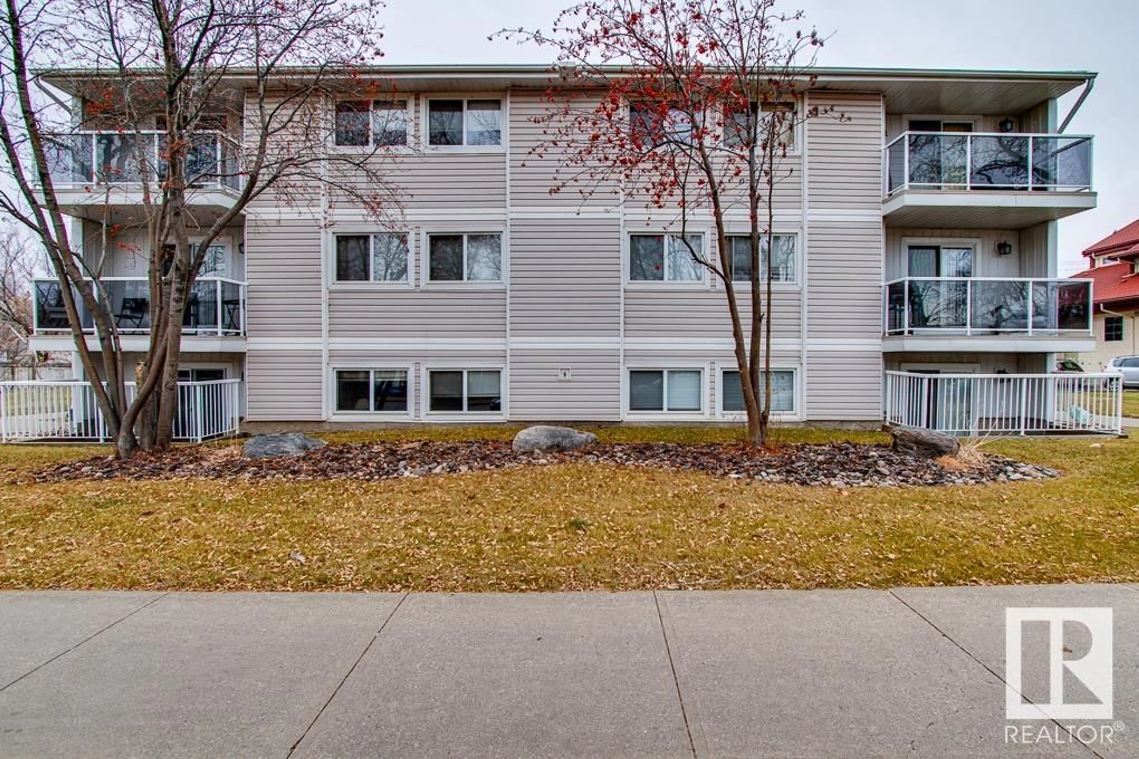 A pic from exterior of the house or condo for #405 11324 97 ST NW, Edmonton Alberta T5G1X4