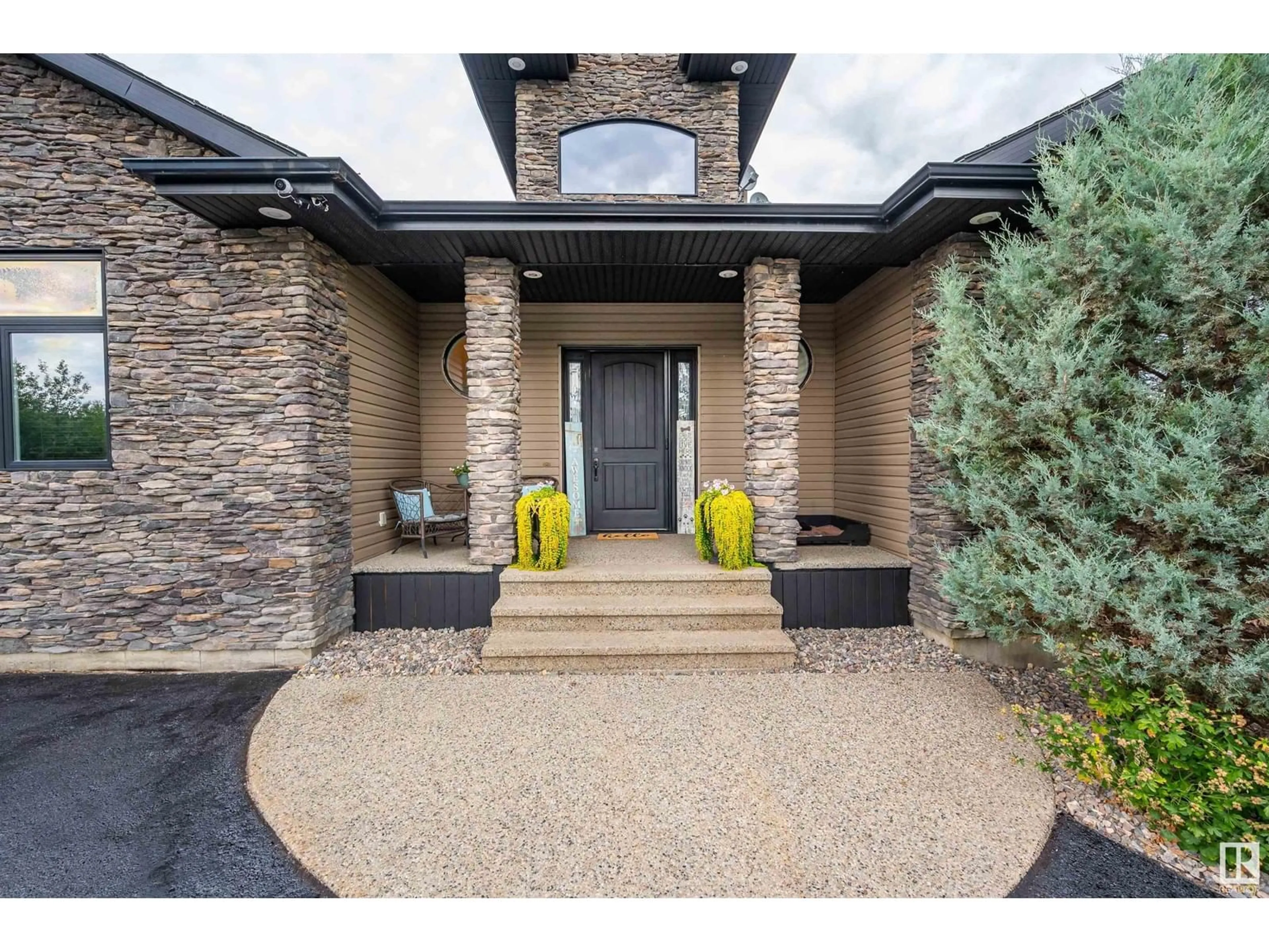 Indoor entryway, cement floor for #111 53025 RGE RD 223, Rural Strathcona County Alberta T8E2M3