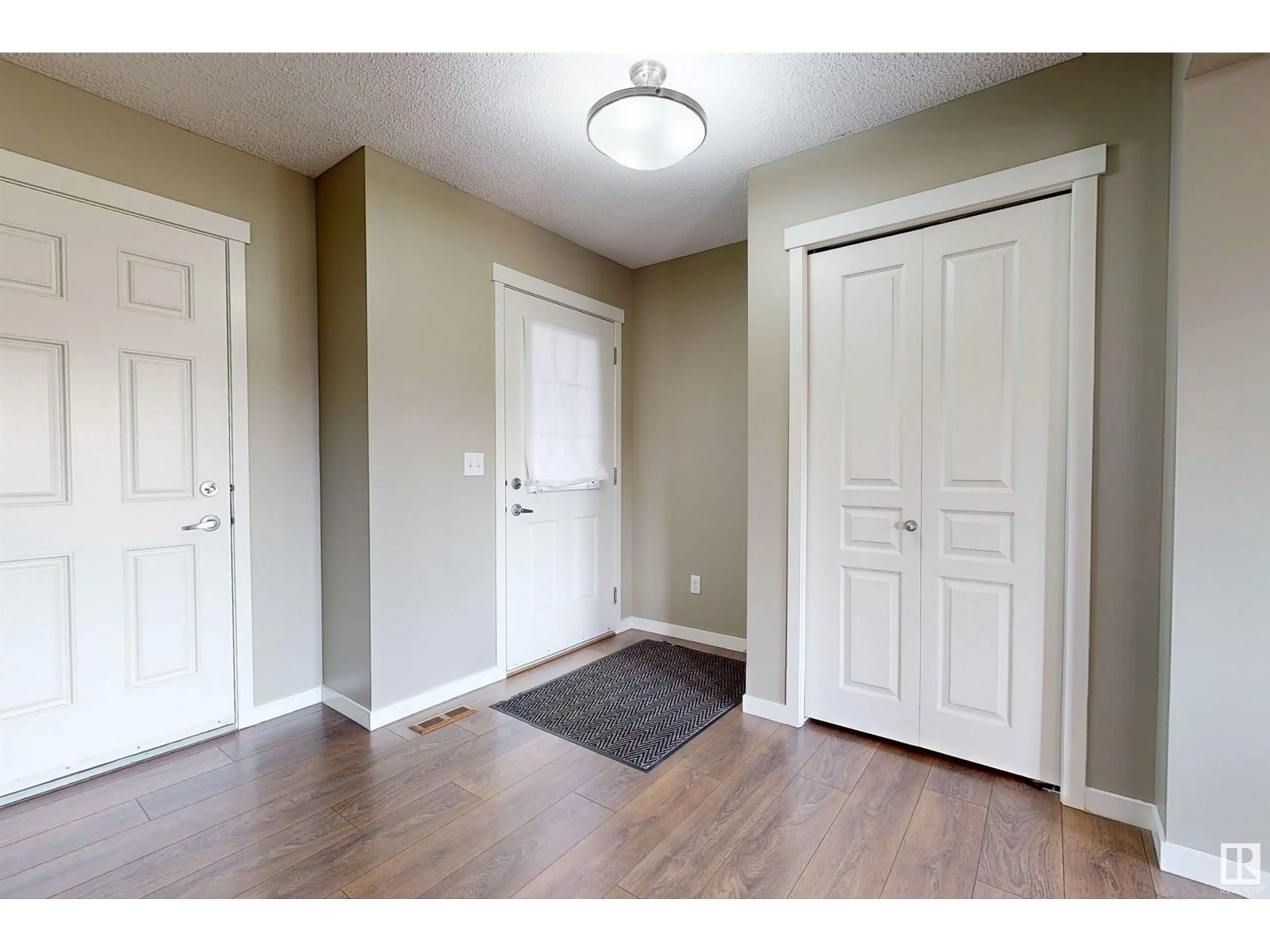 Indoor entryway for 1651 28 ST NW NW, Edmonton Alberta T6T0R7