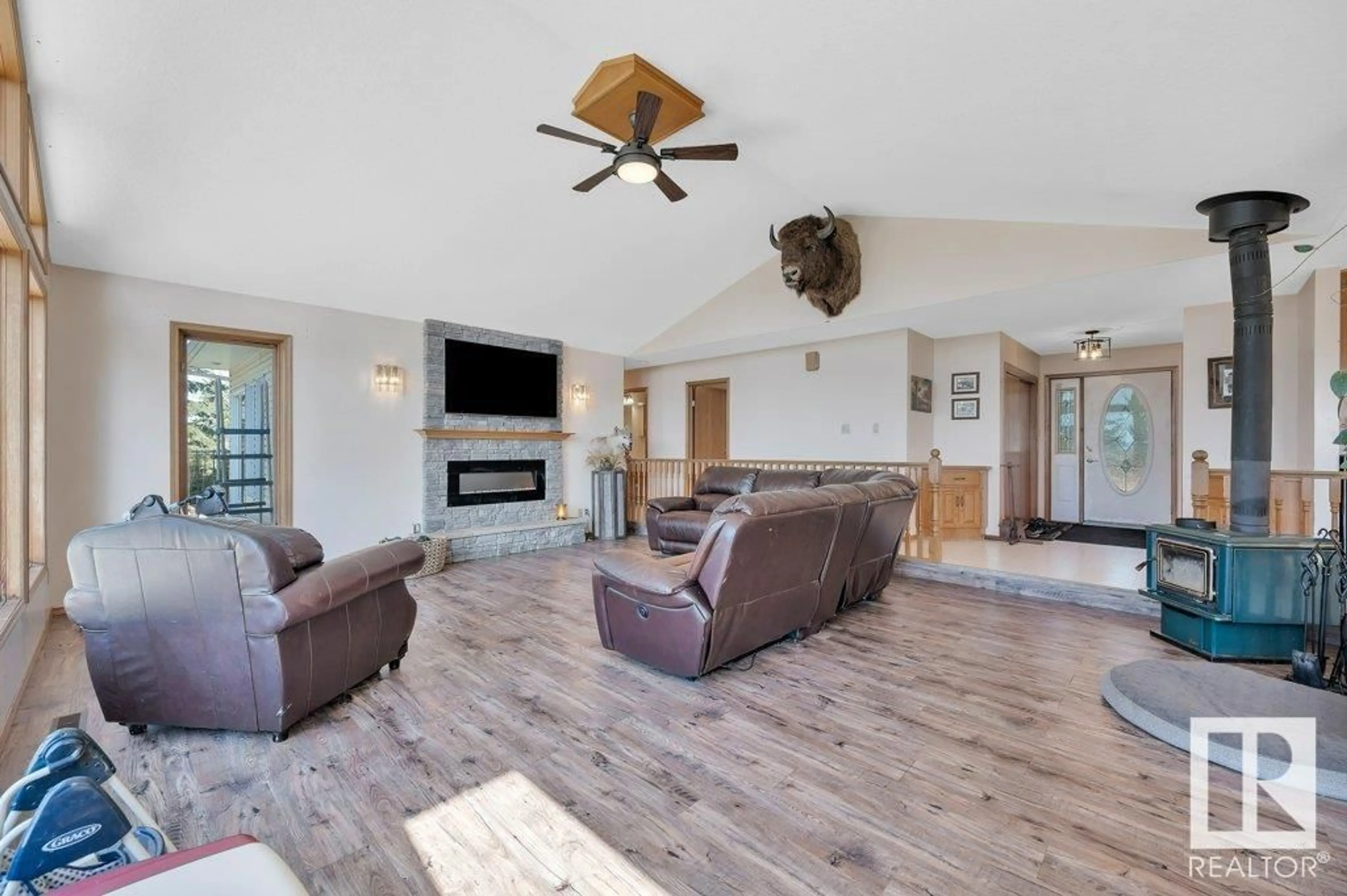 Living room with furniture, unknown for 58114 HWY 28, Rural Thorhild County Alberta T0A2W0