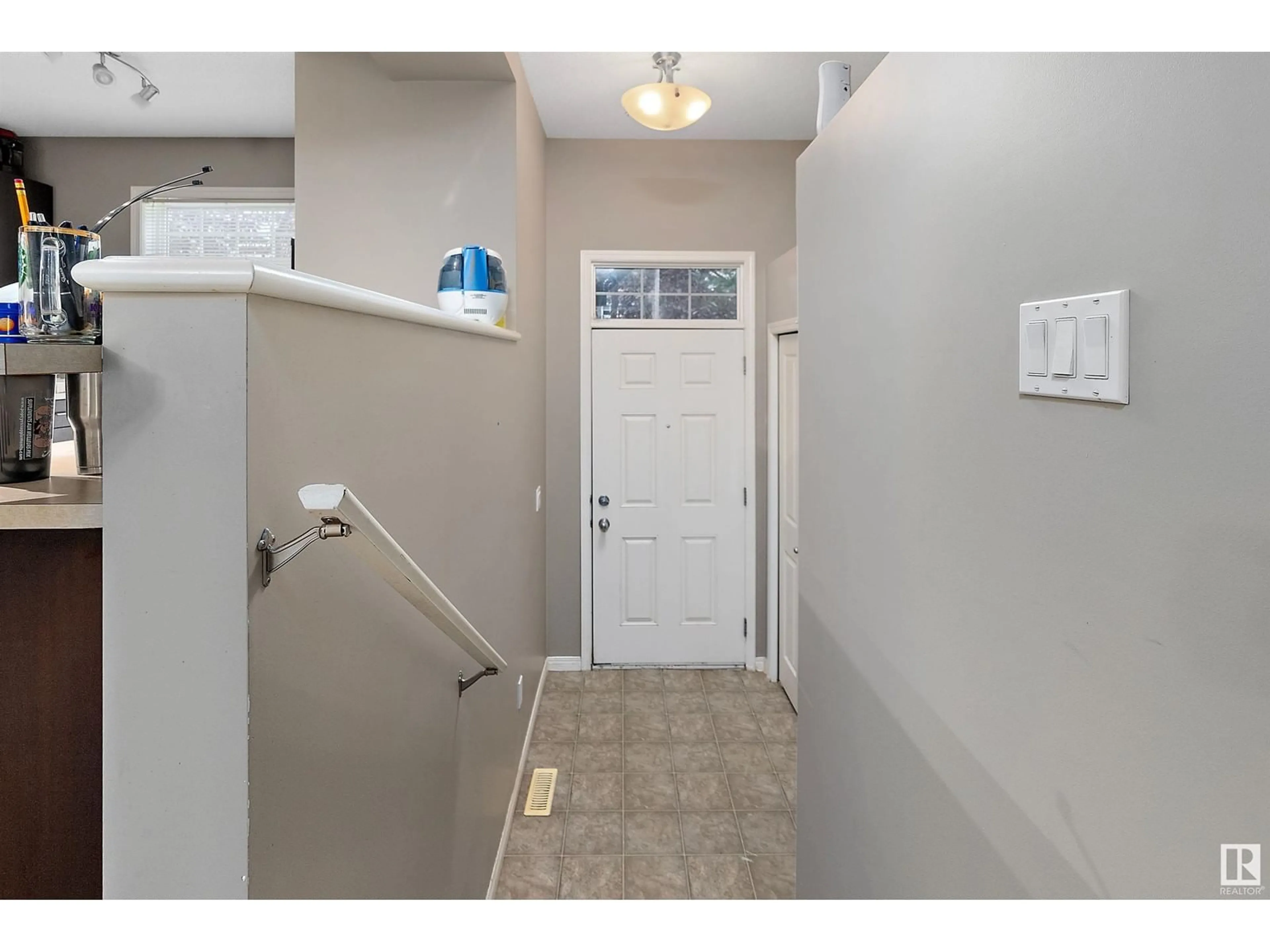 Indoor entryway, unknown floor for #22 465 HEMINGWAY RD NW, Edmonton Alberta T6M0J7