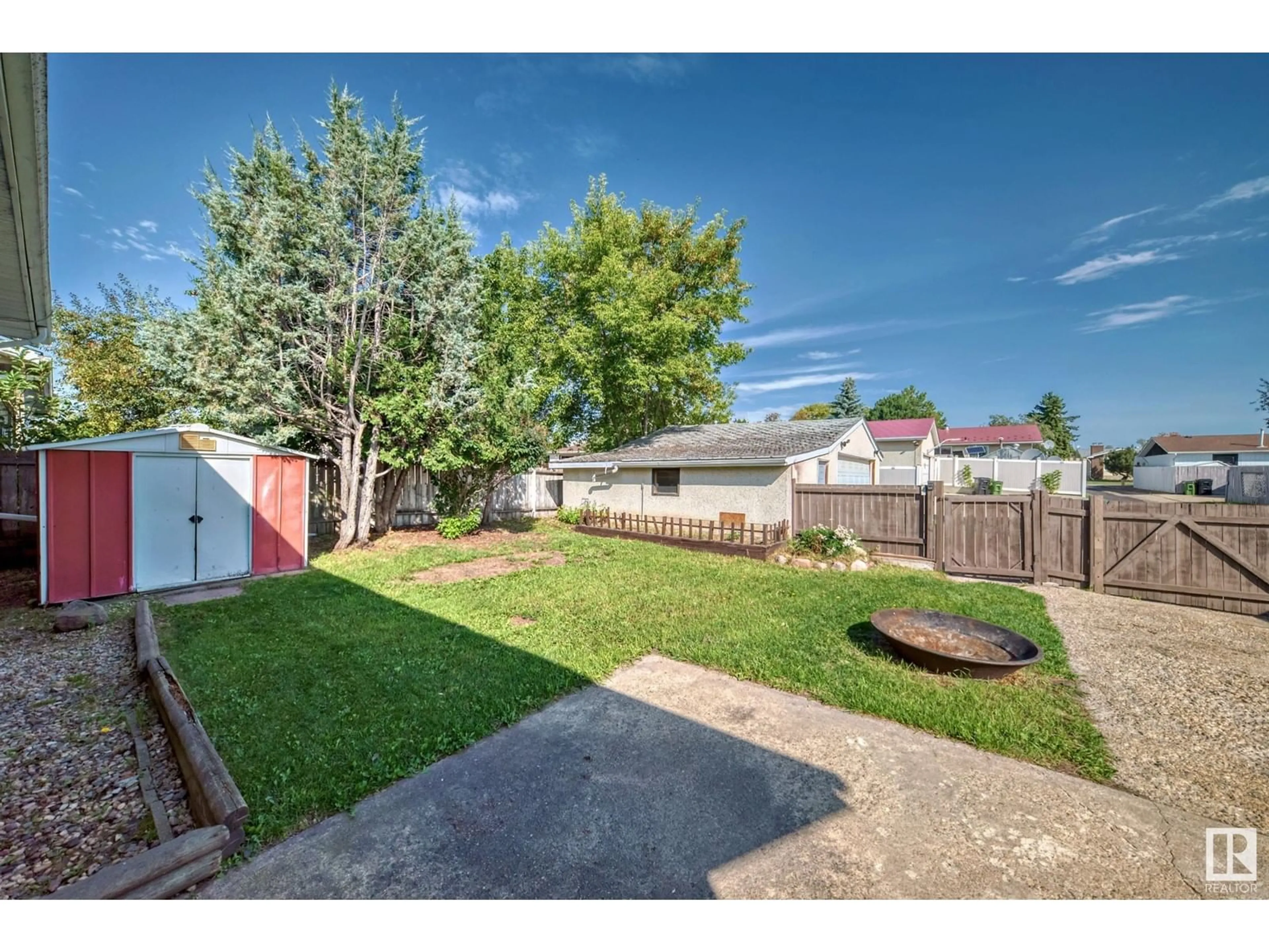 Fenced yard for 8312 147 AV NW, Edmonton Alberta T5E2K4