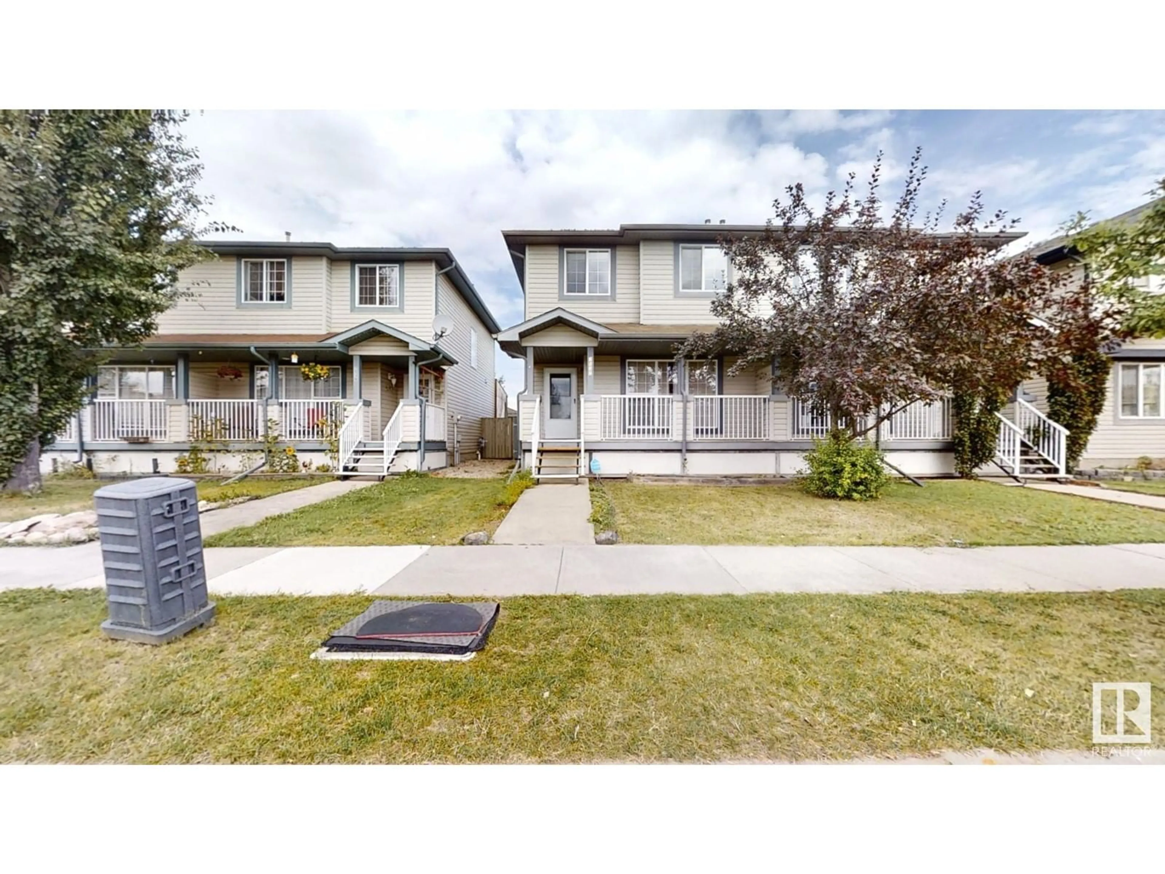 A pic from exterior of the house or condo for 2532 30 AV NW, Edmonton Alberta T6T2A1