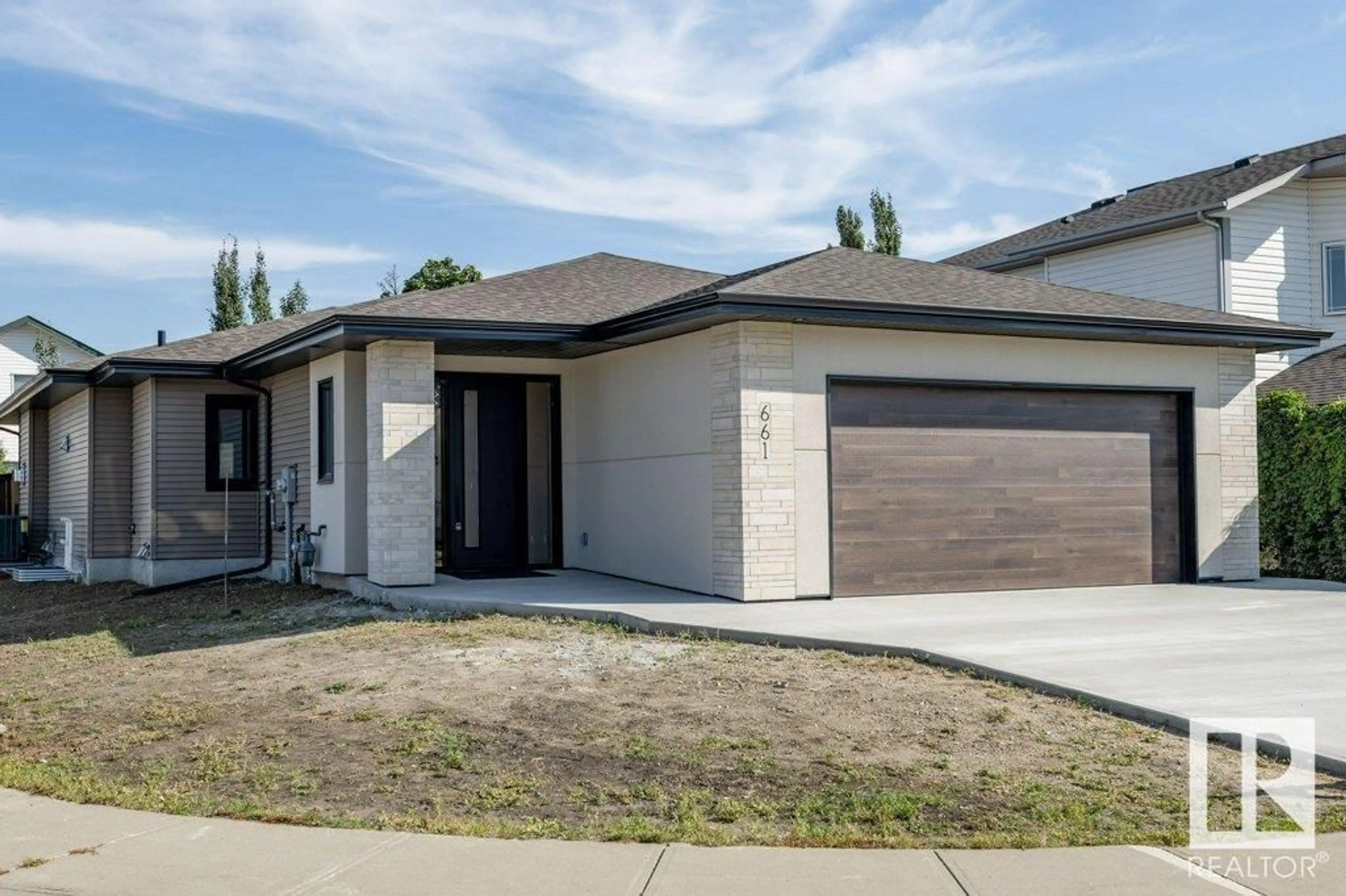 Frontside or backside of a home, the street view for 661 MEADOWVIEW CR, Sherwood Park Alberta T8H1Y8