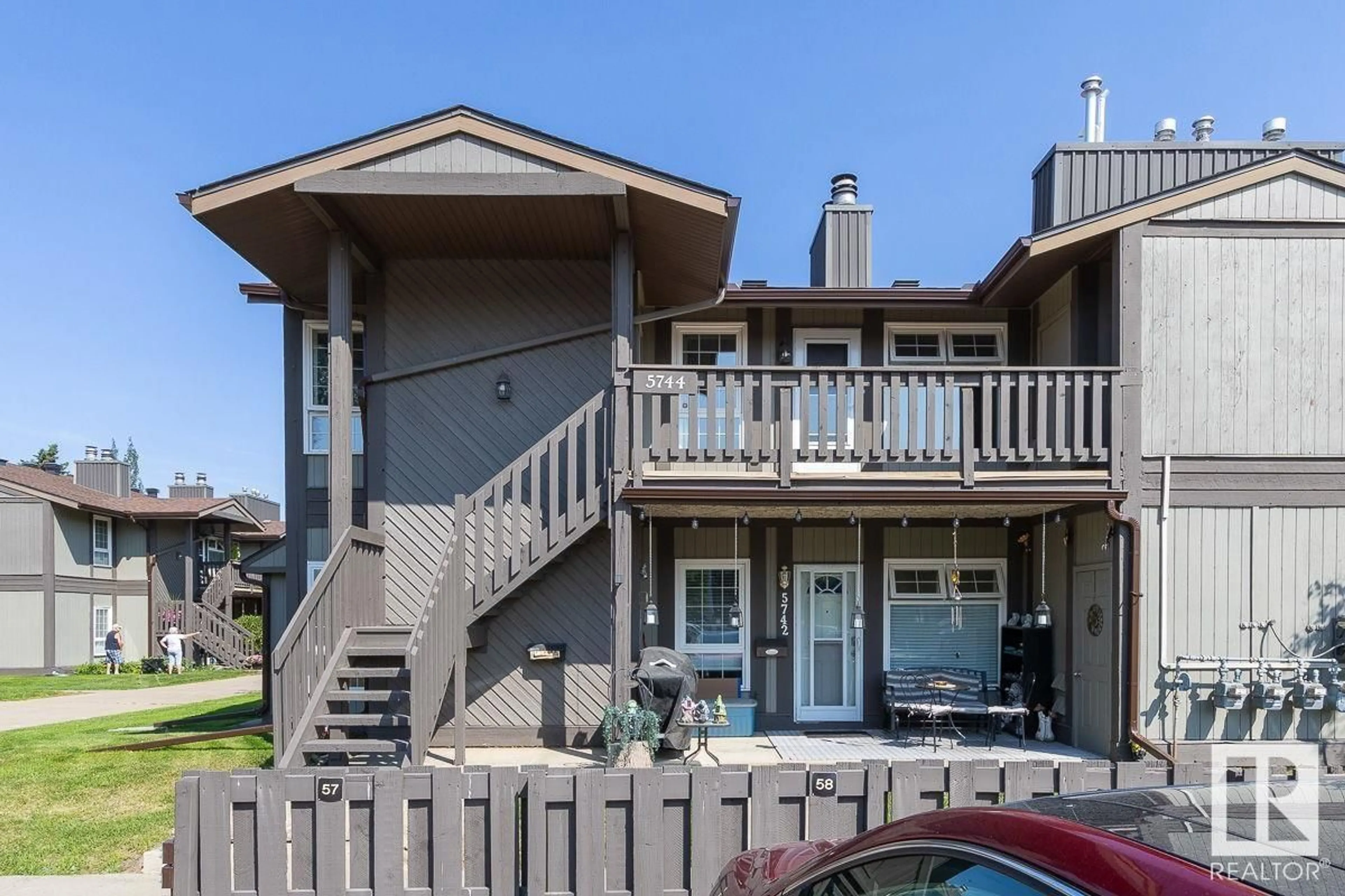 A pic from exterior of the house or condo for 5744 172 ST NW, Edmonton Alberta T6M1B4