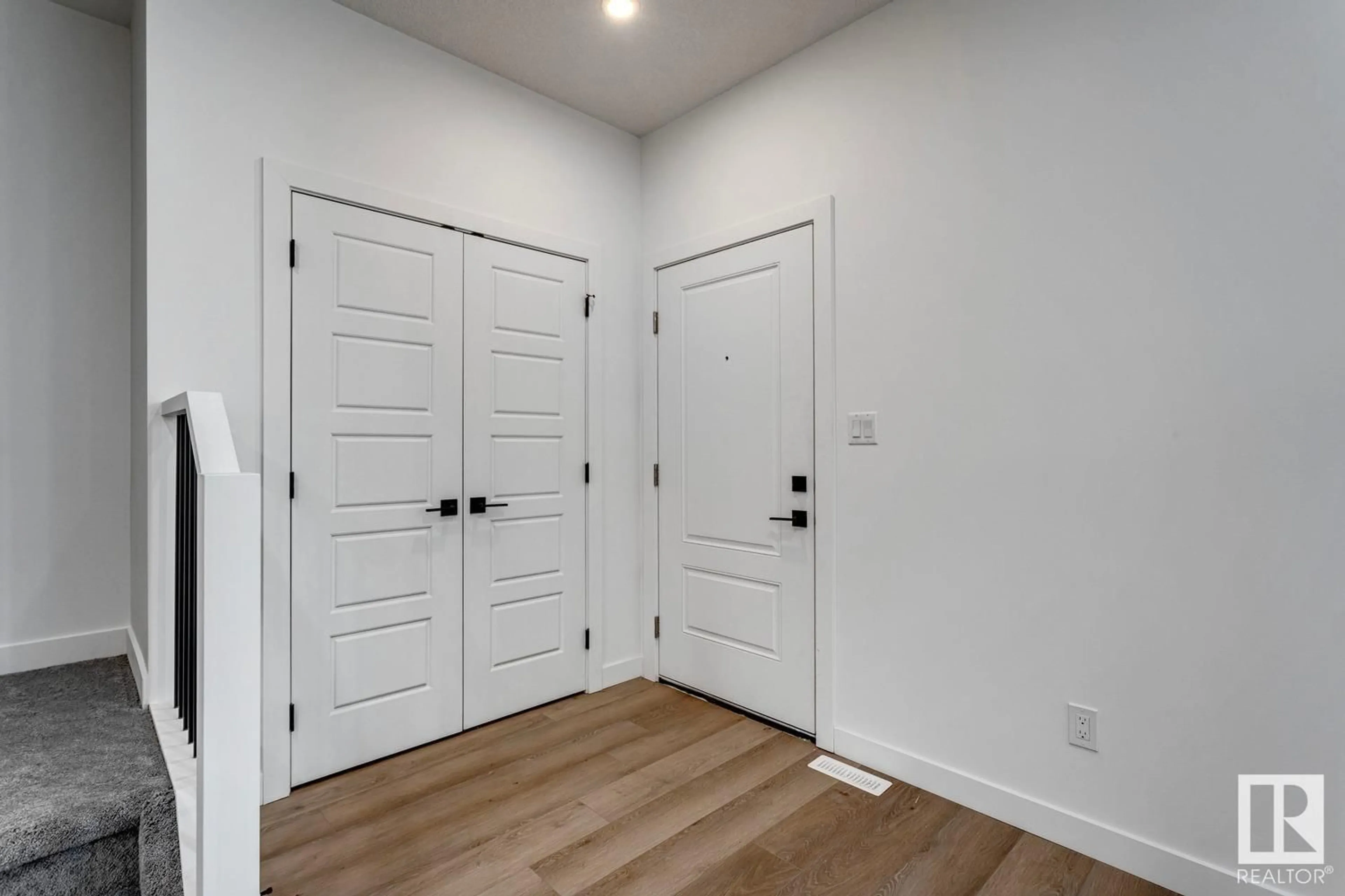 Indoor entryway, wood floors for 26 Tenor LI, Spruce Grove Alberta T7X3G1