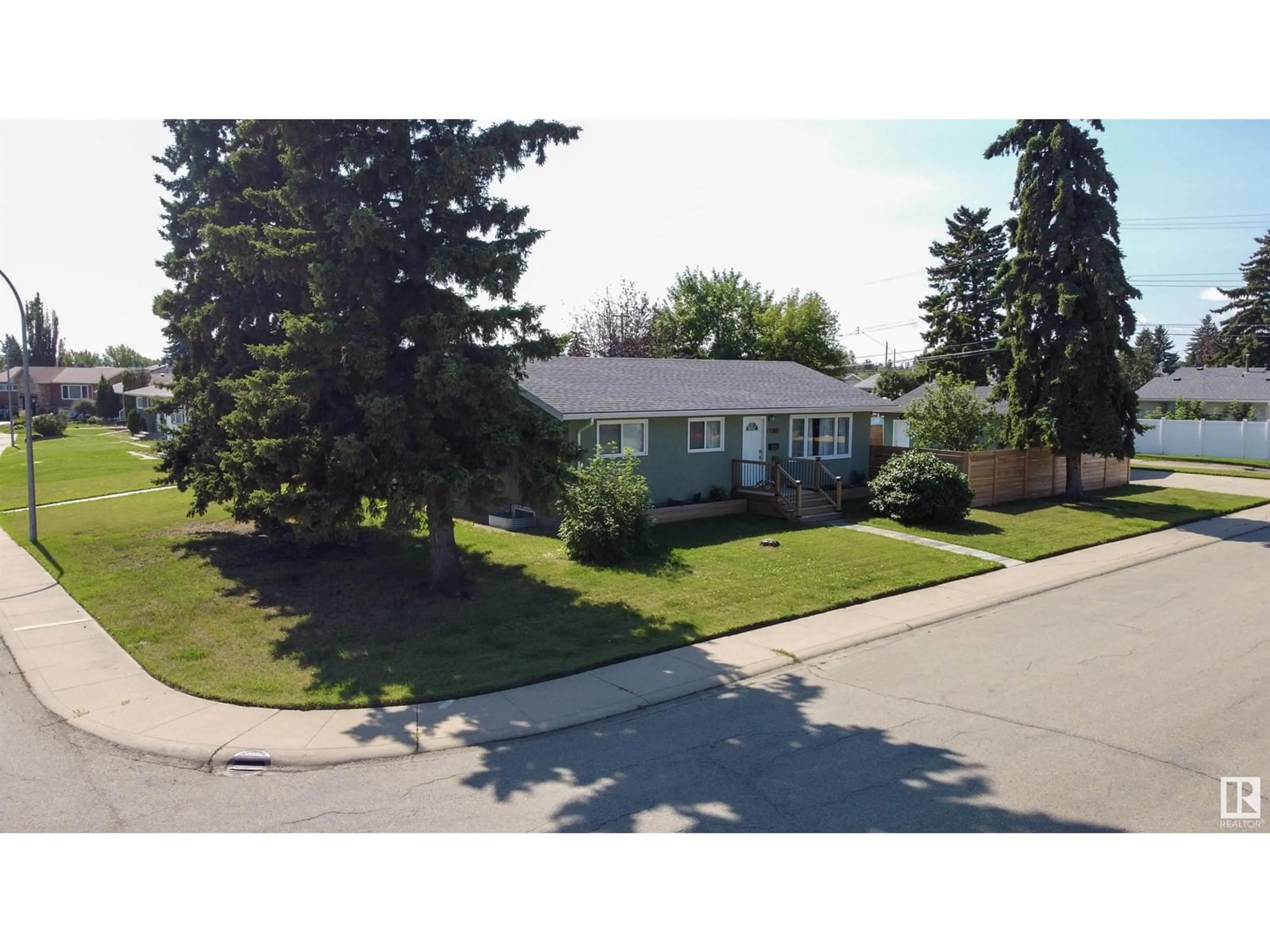 Frontside or backside of a home for 7307 136 AV NW, Edmonton Alberta T5C2K4