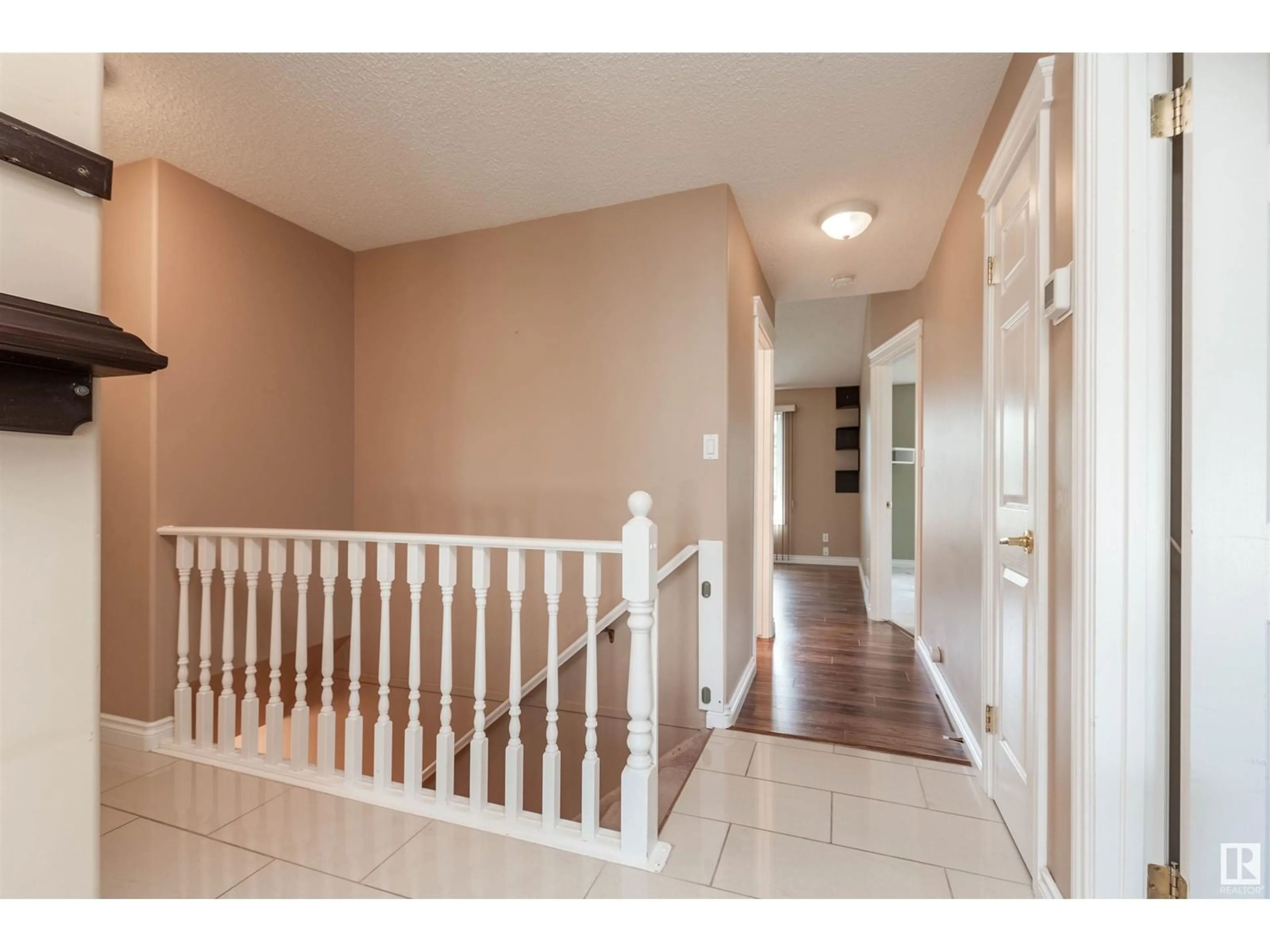 Indoor entryway for #4 7 CRANFORD WY, Sherwood Park Alberta T8H5W5