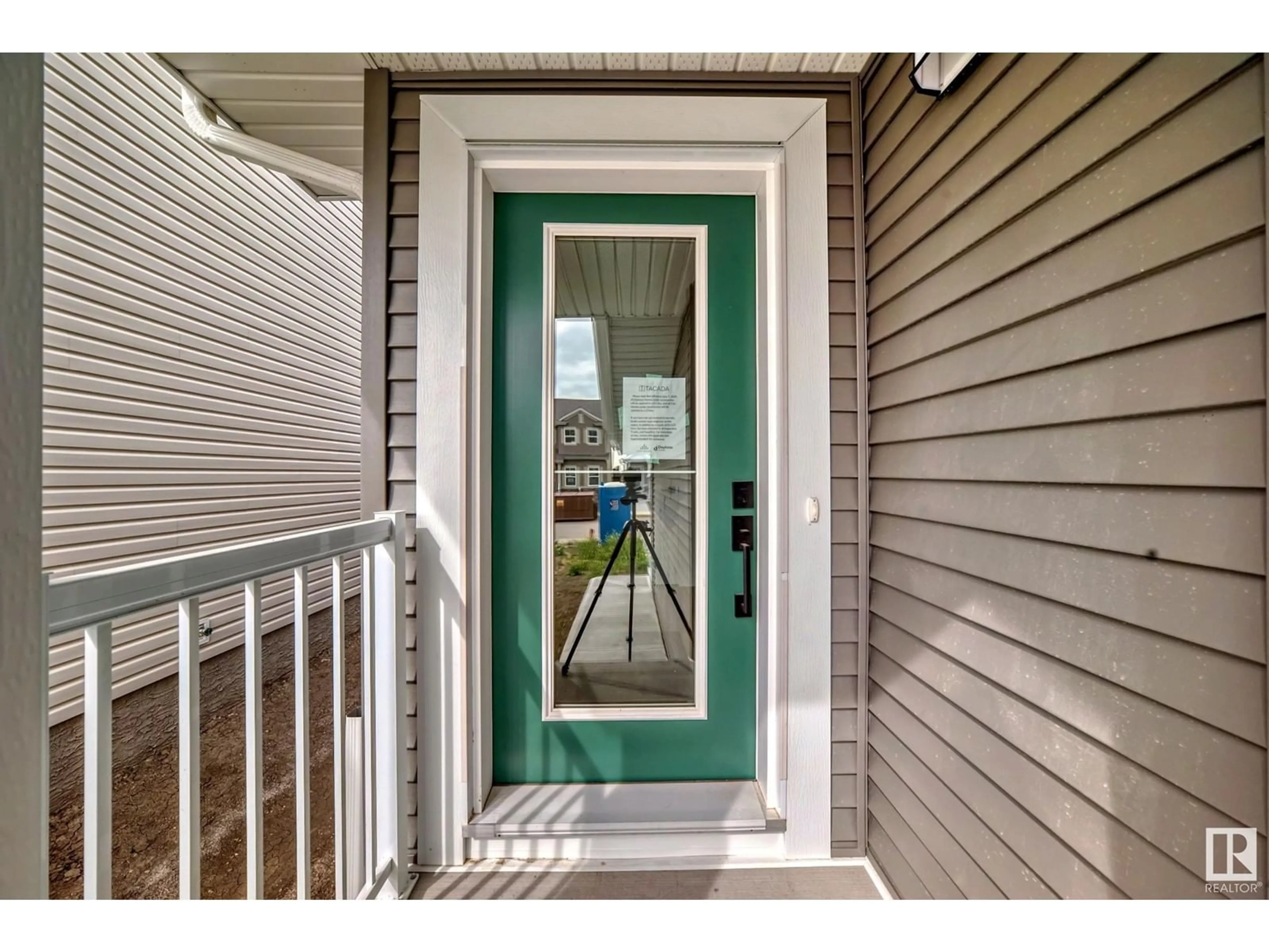 Indoor entryway, wood floors for 17716 70 ST NW, Edmonton Alberta T5Z0W6