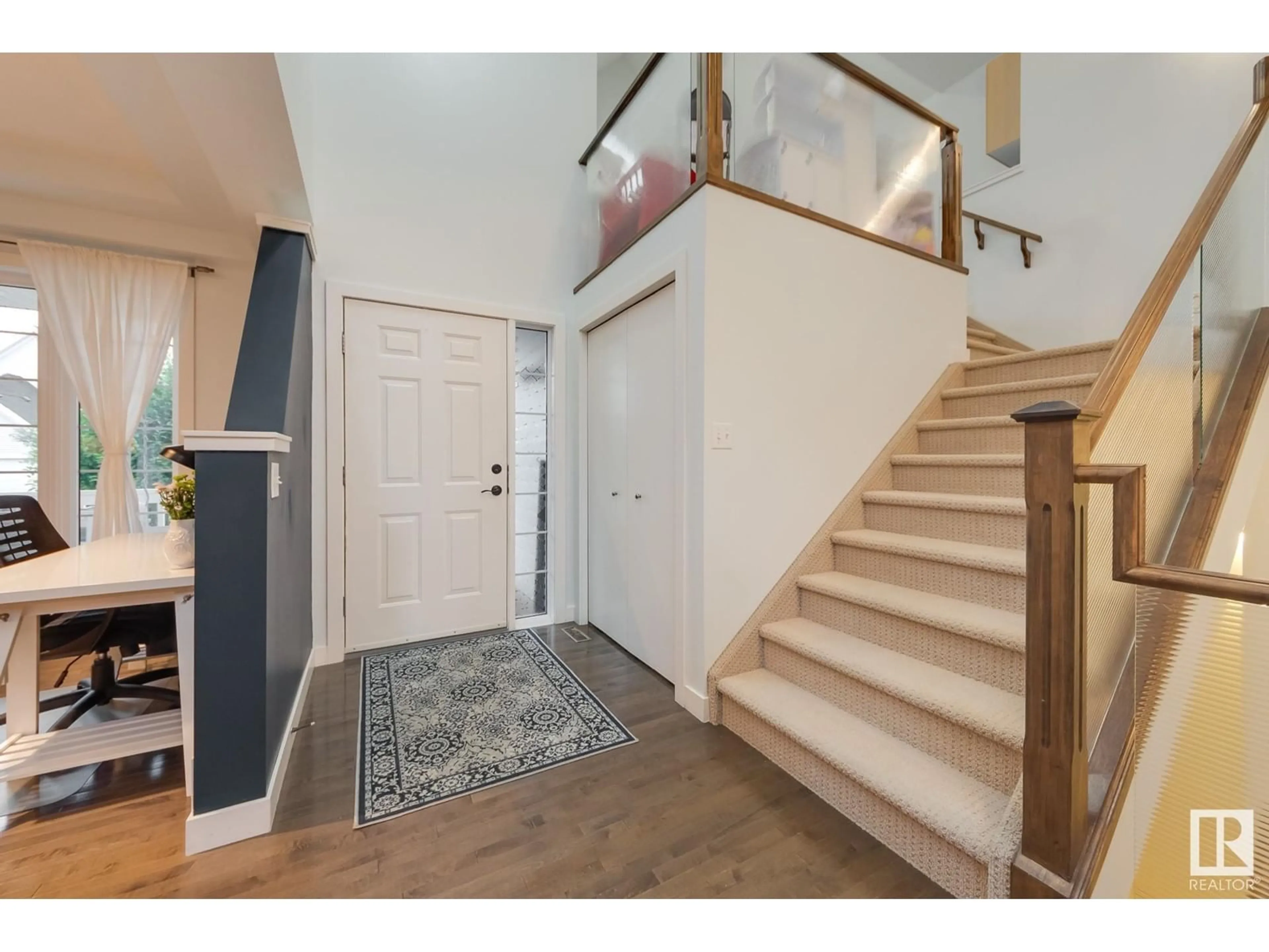 Indoor entryway for 618 STEWART CR SW, Edmonton Alberta T6X1B5