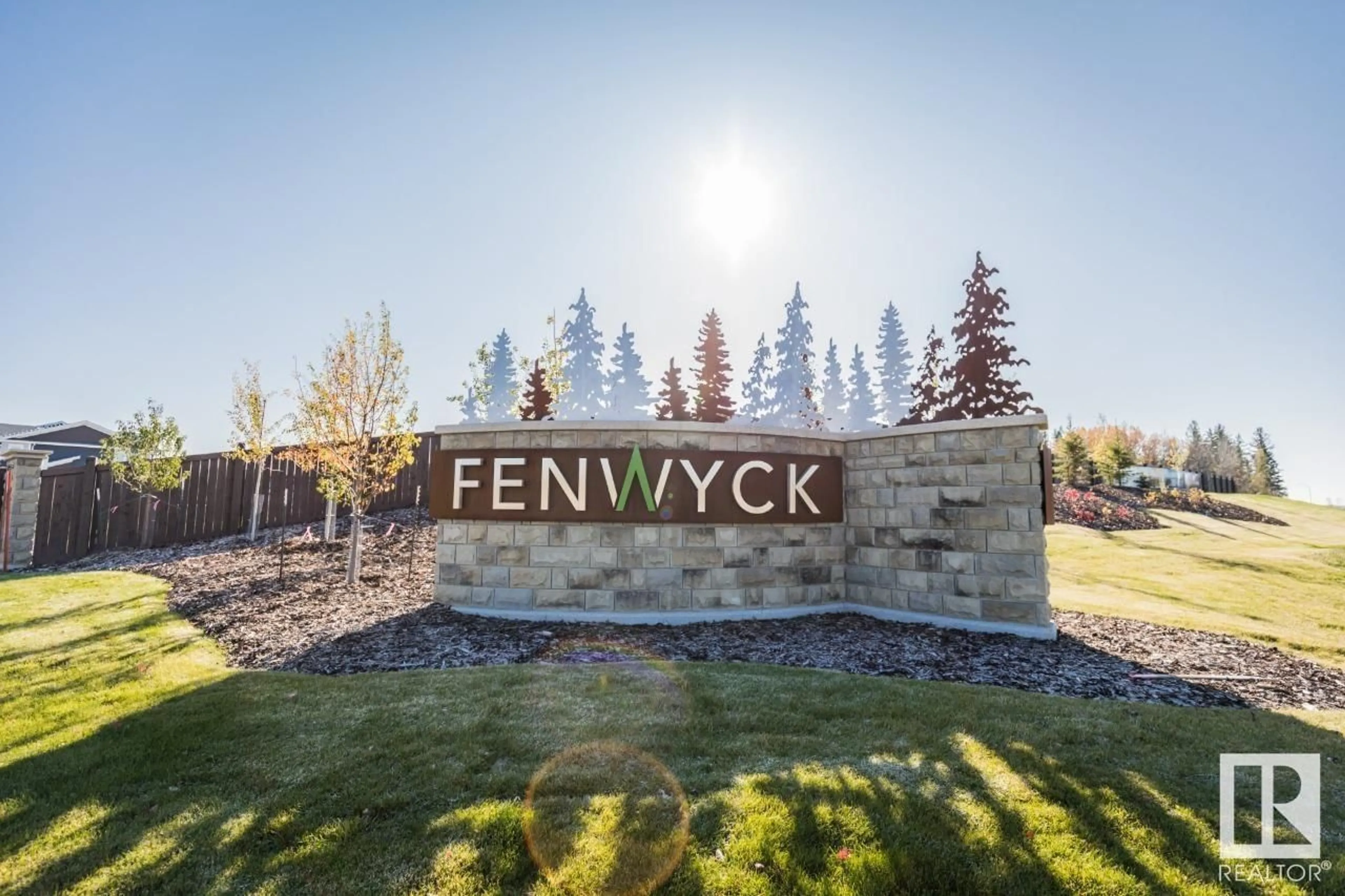 A pic from exterior of the house or condo, the fenced backyard for 10121416 Kiwyck LI, Spruce Grove Alberta T7X3G7